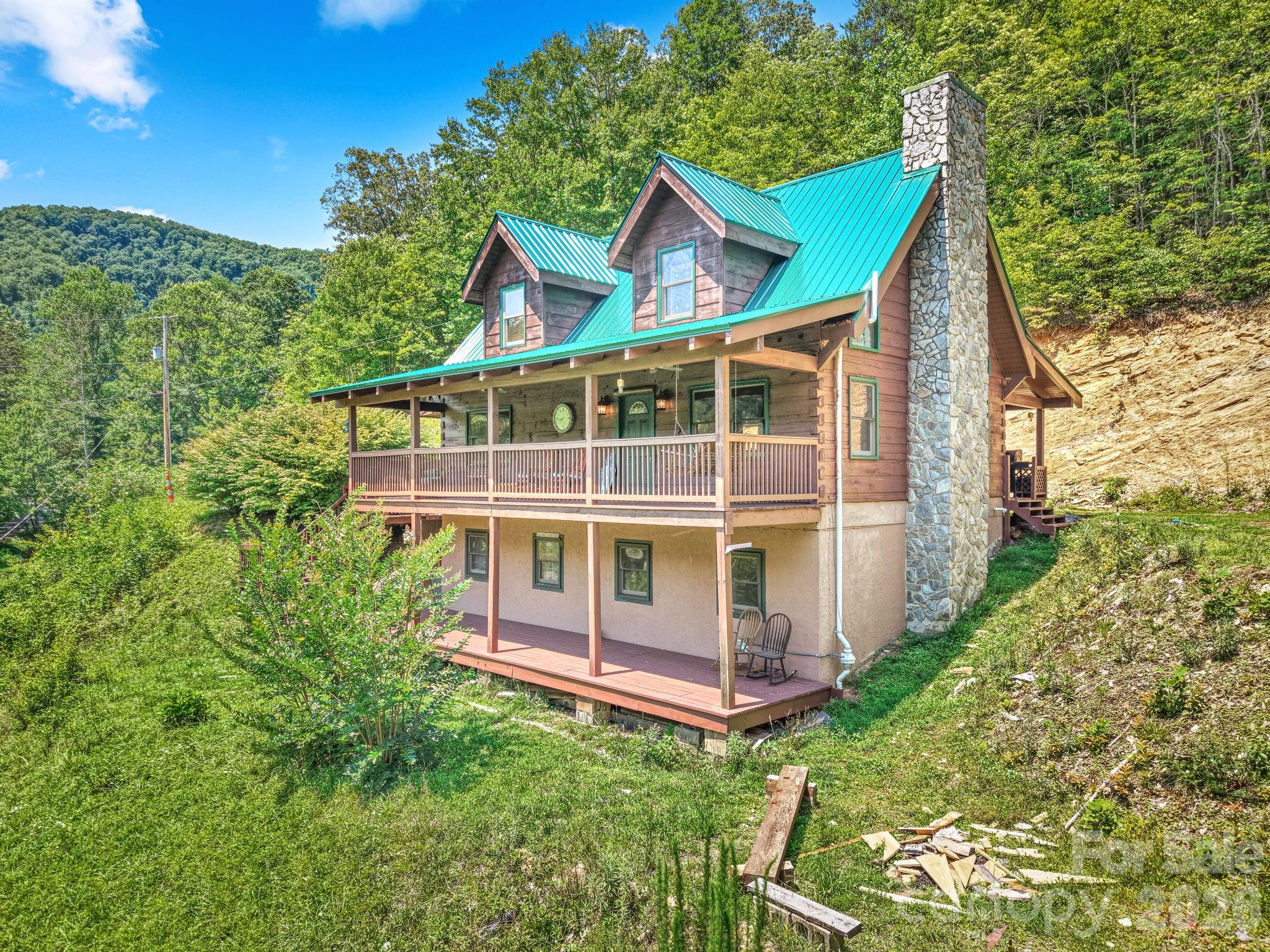 2560 Round Hill Road — Bryson City