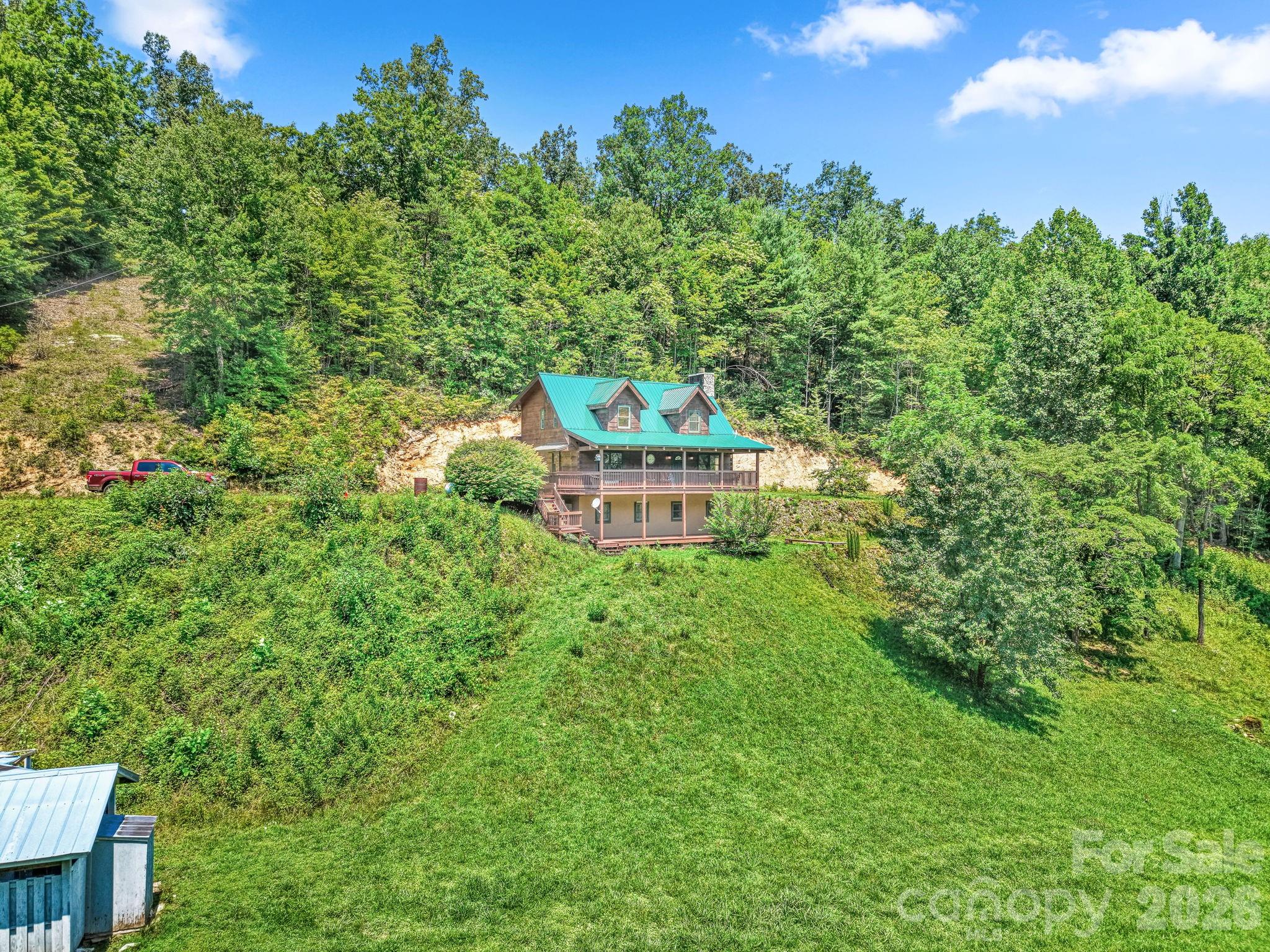 2560 Round Hill Road — Bryson City
