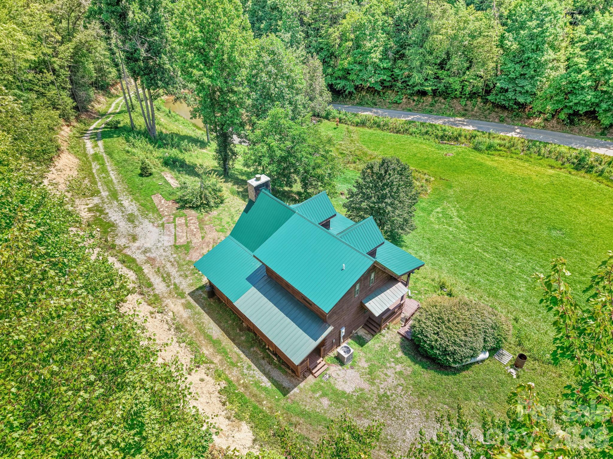 2560 Round Hill Road — Bryson City