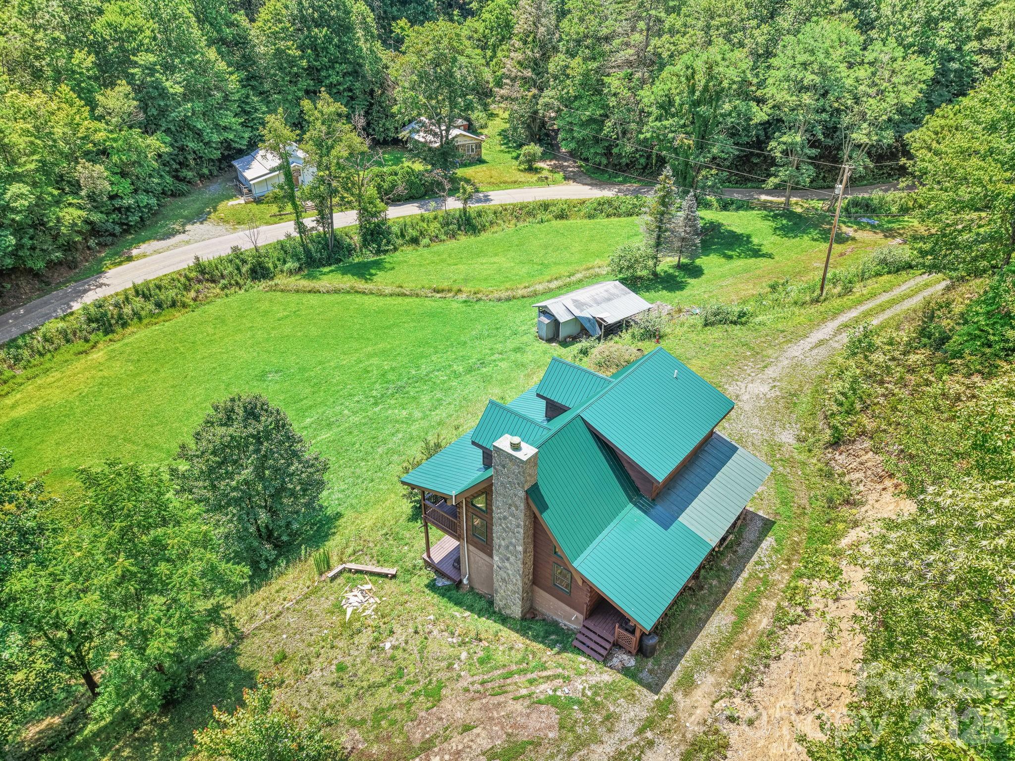 2560 Round Hill Road — Bryson City