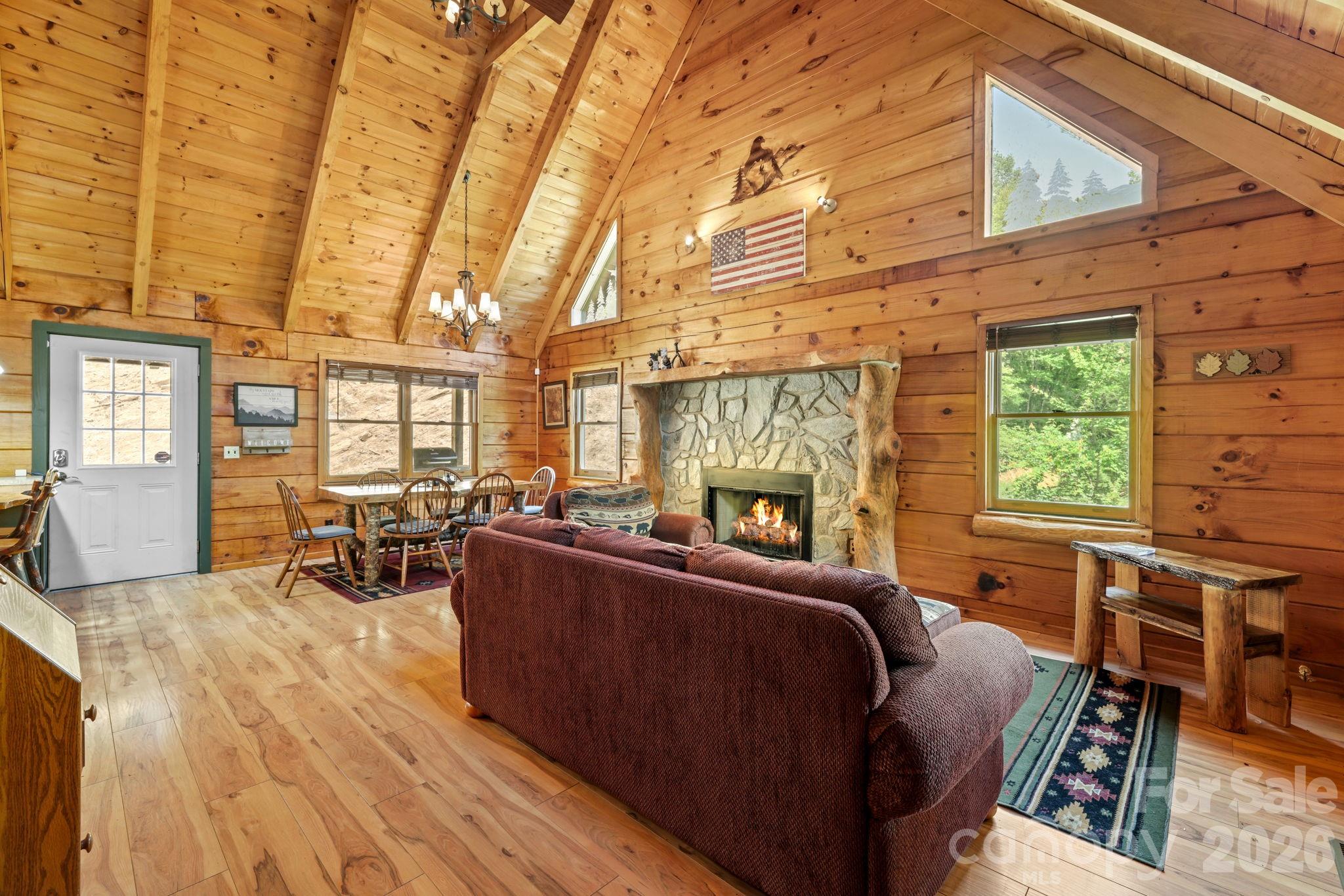 2560 Round Hill Road — Bryson City