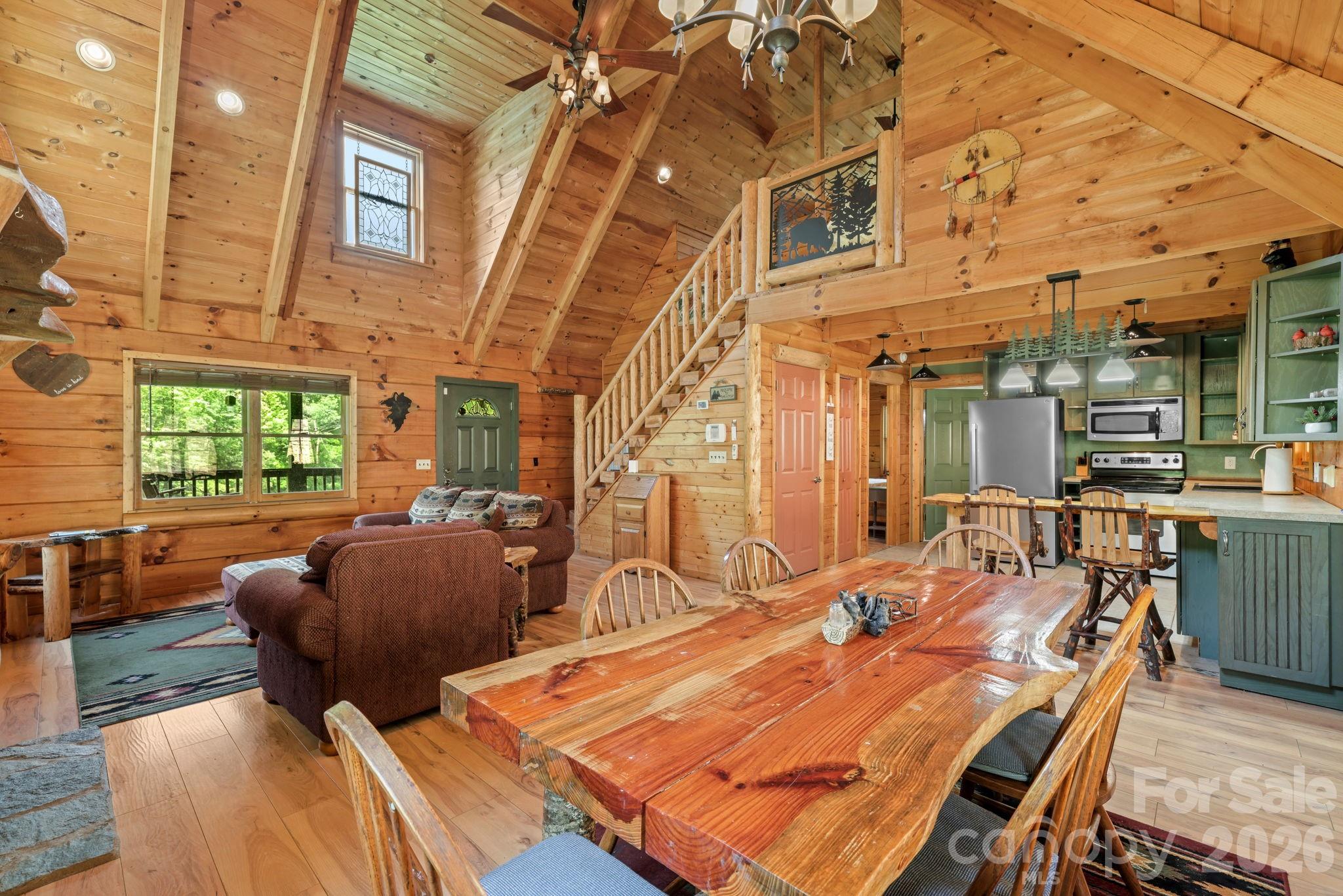 2560 Round Hill Road — Bryson City