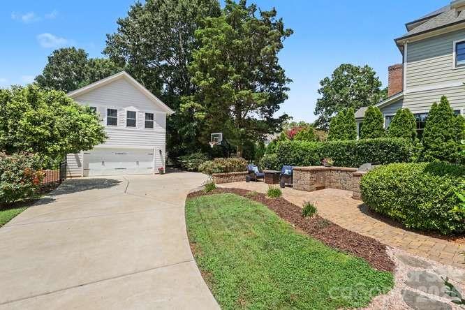 163 N Canterbury Road — Charlotte