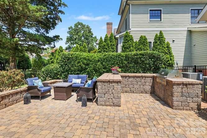 163 N Canterbury Road — Charlotte