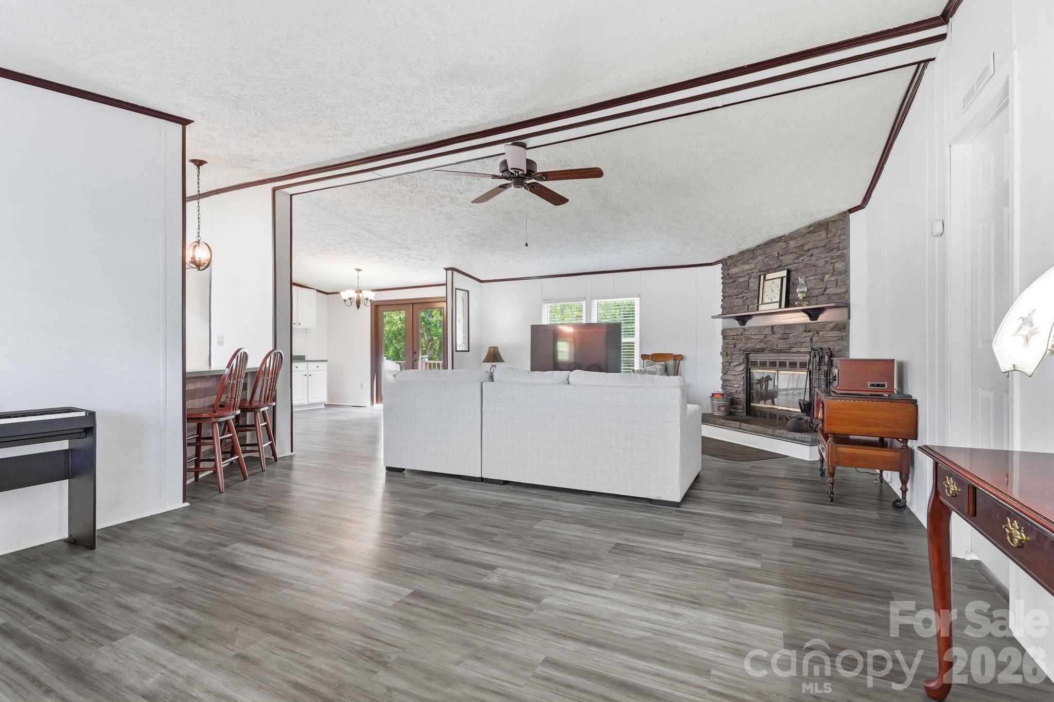 3307 Baltimore Road — East Bend