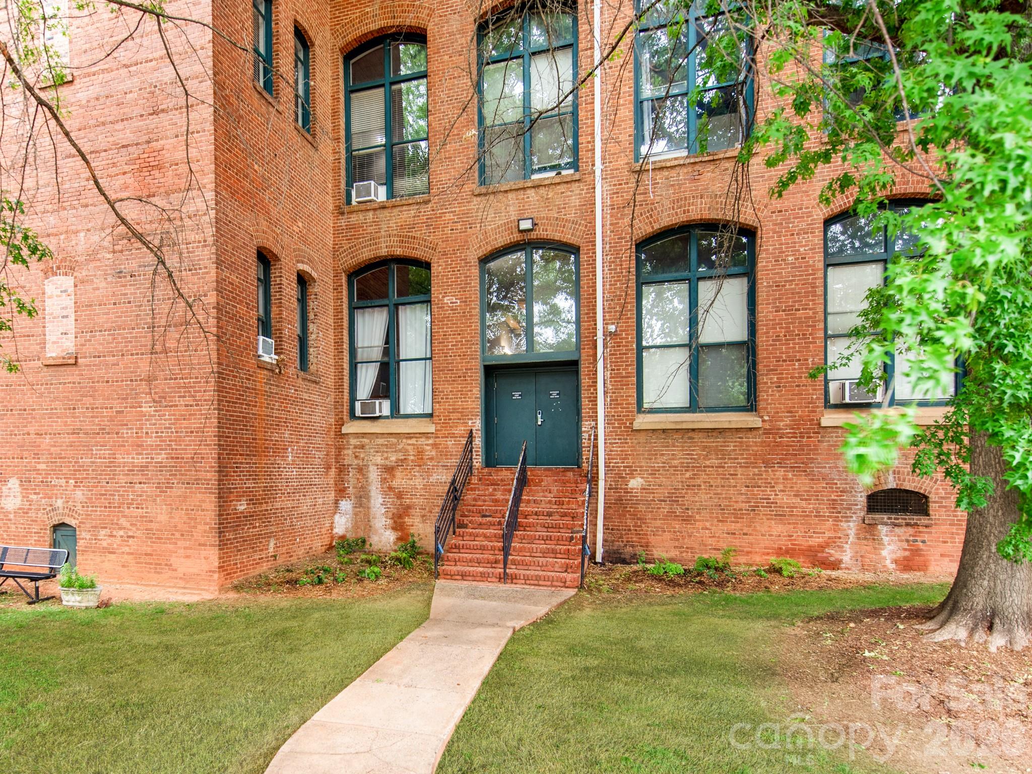 201 Hoskins Road S — Charlotte