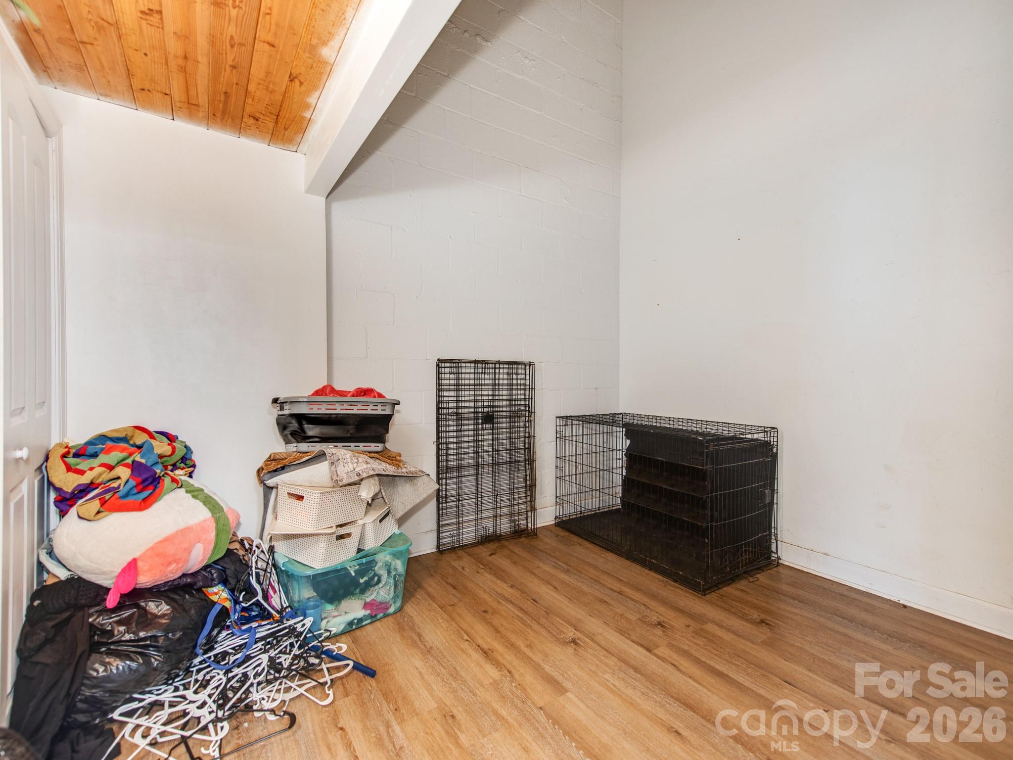 201 Hoskins Road S — Charlotte