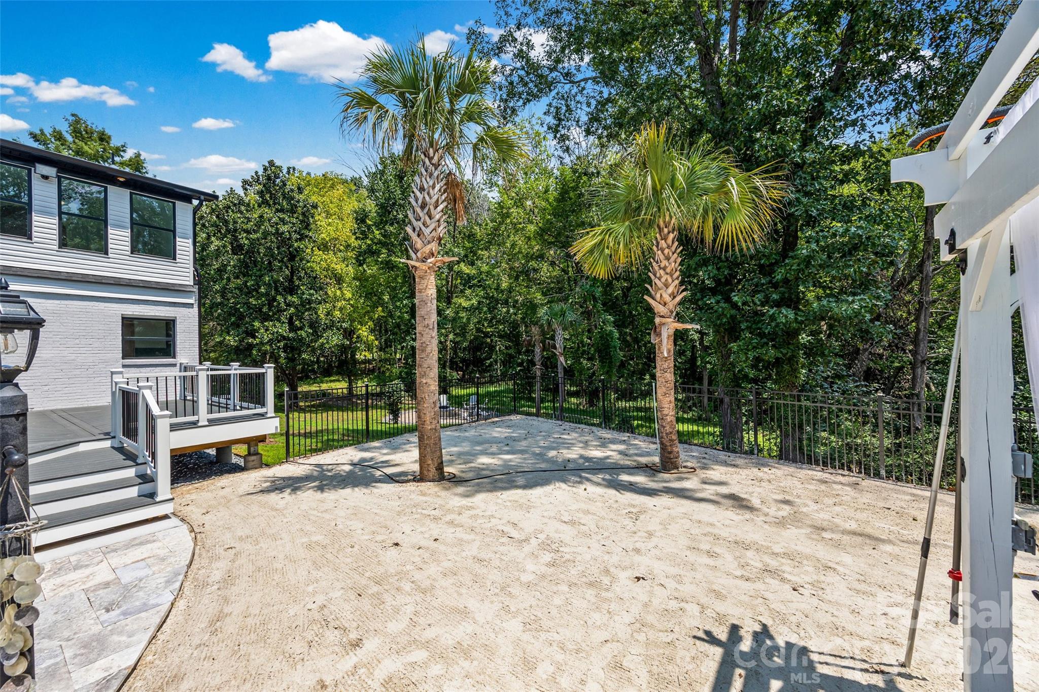 9827 Potter Road — Matthews