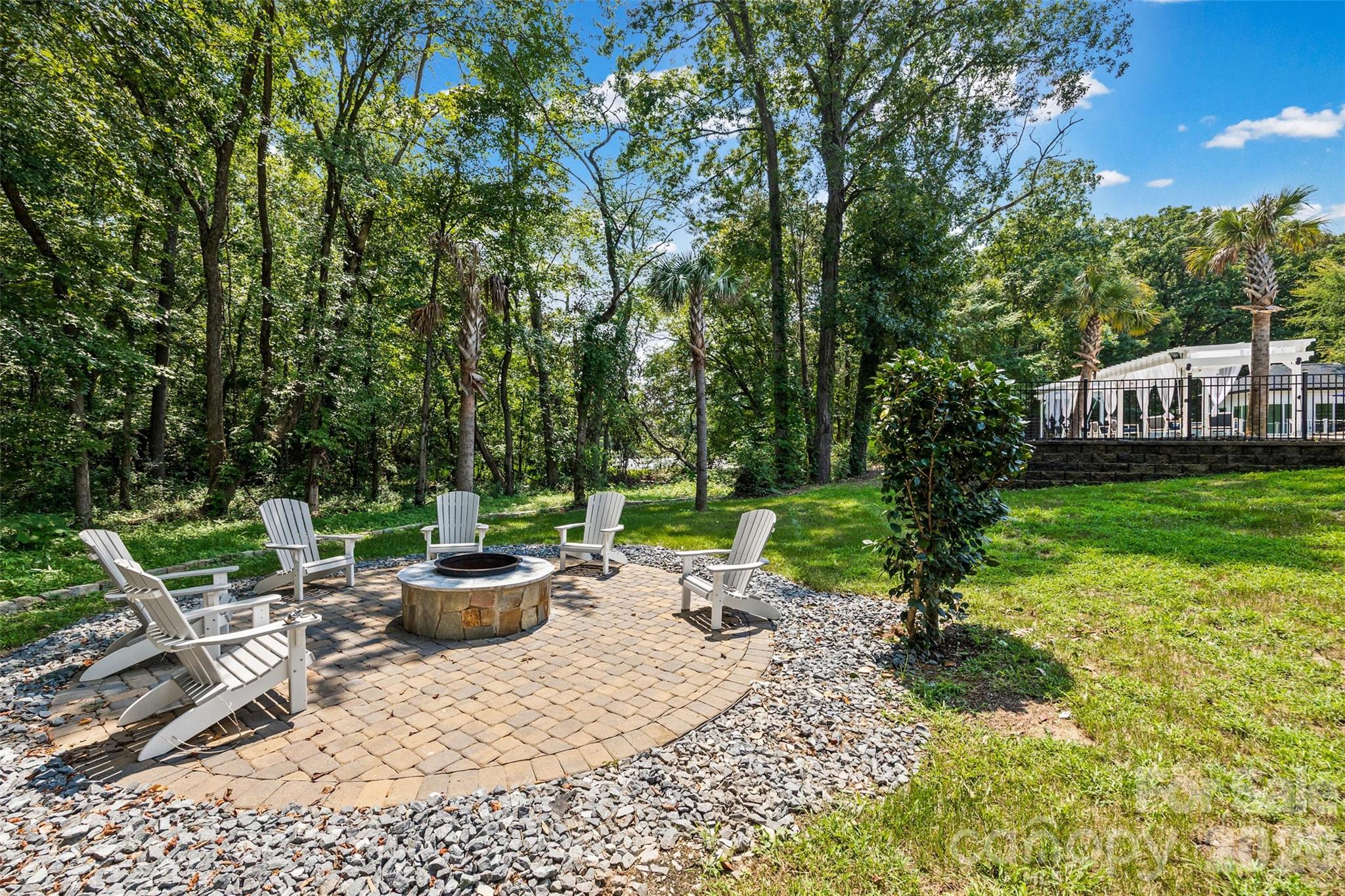 9827 Potter Road — Matthews