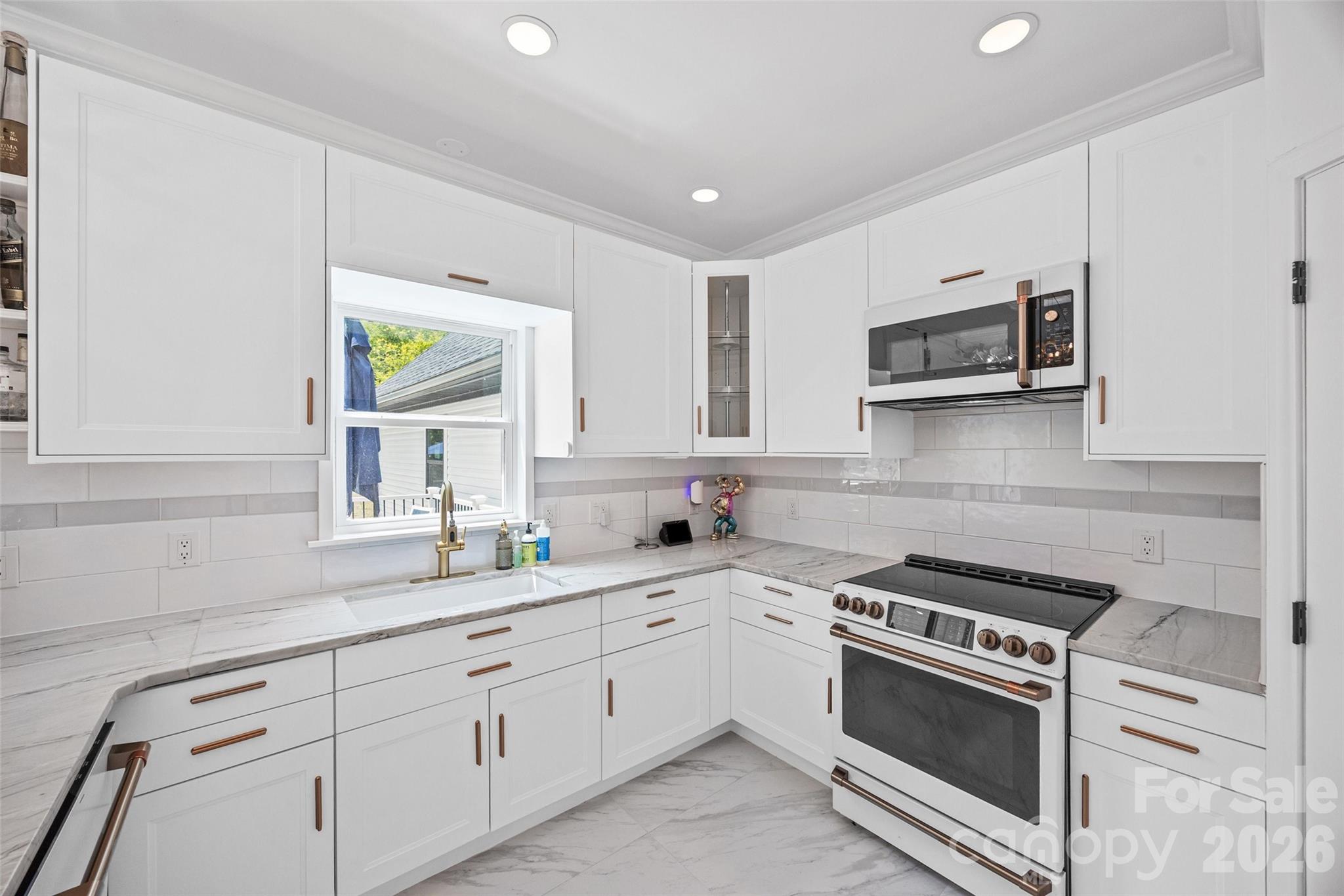 9827 Potter Road — Matthews