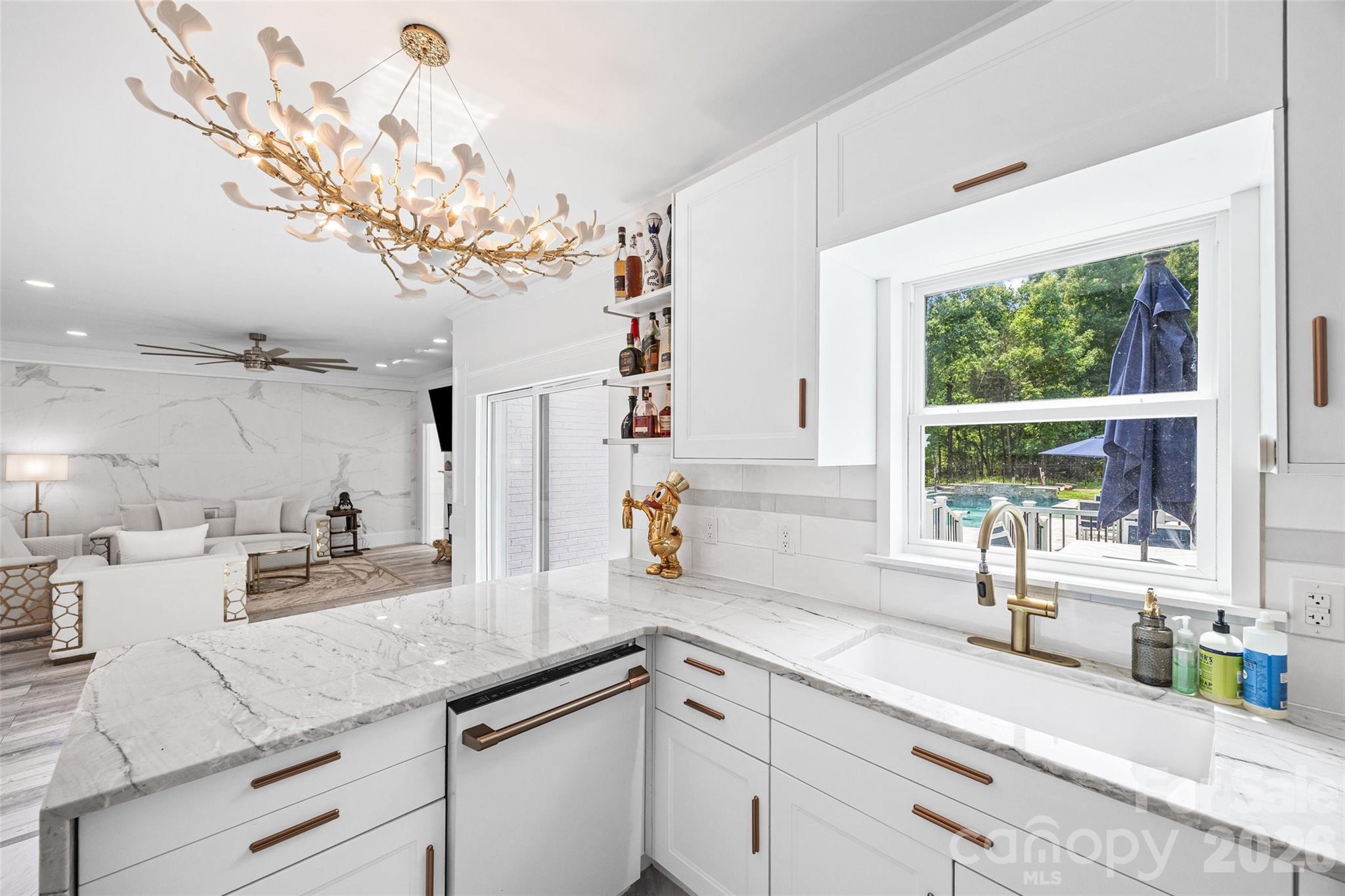9827 Potter Road — Matthews