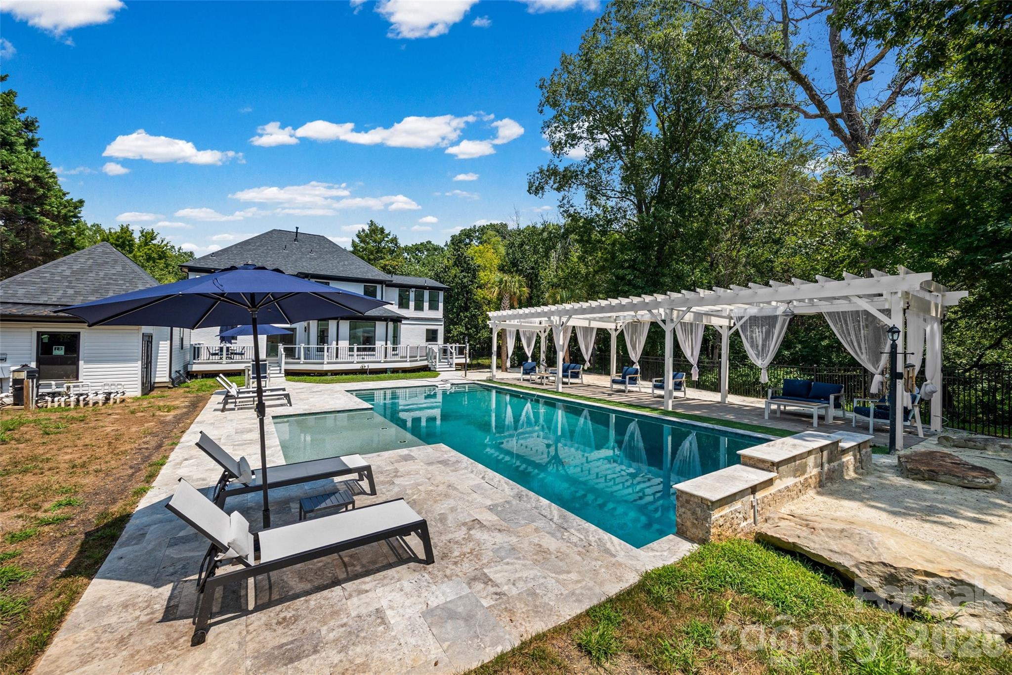 9827 Potter Road — Matthews