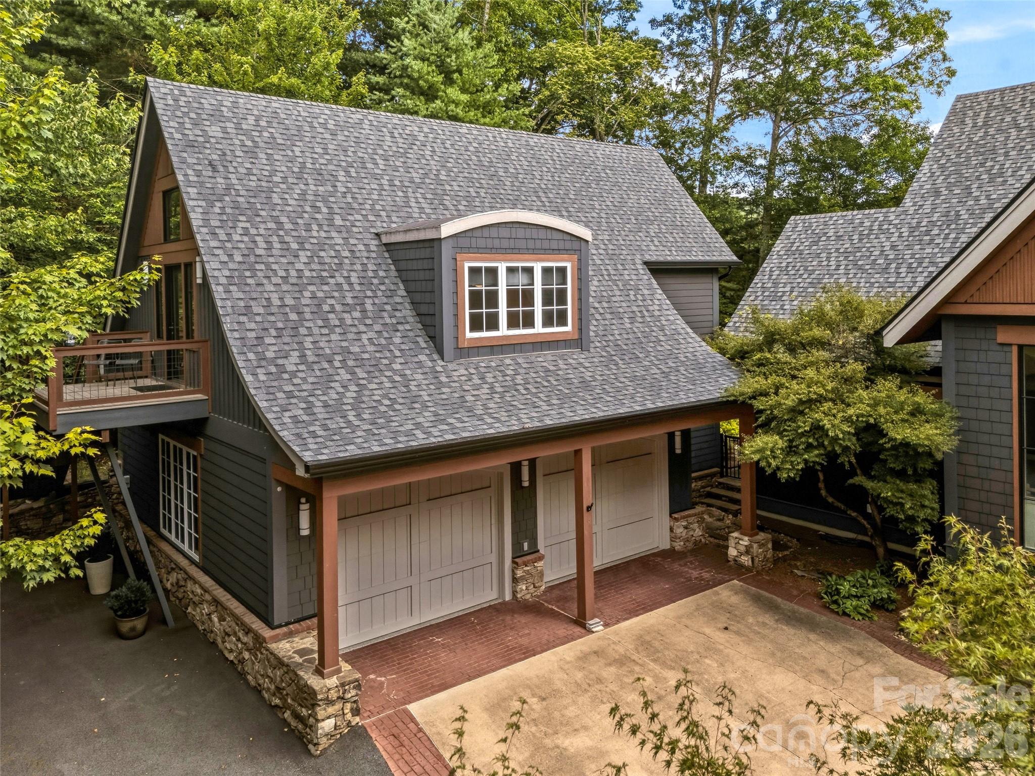 183 Chattooga Run — Hendersonville