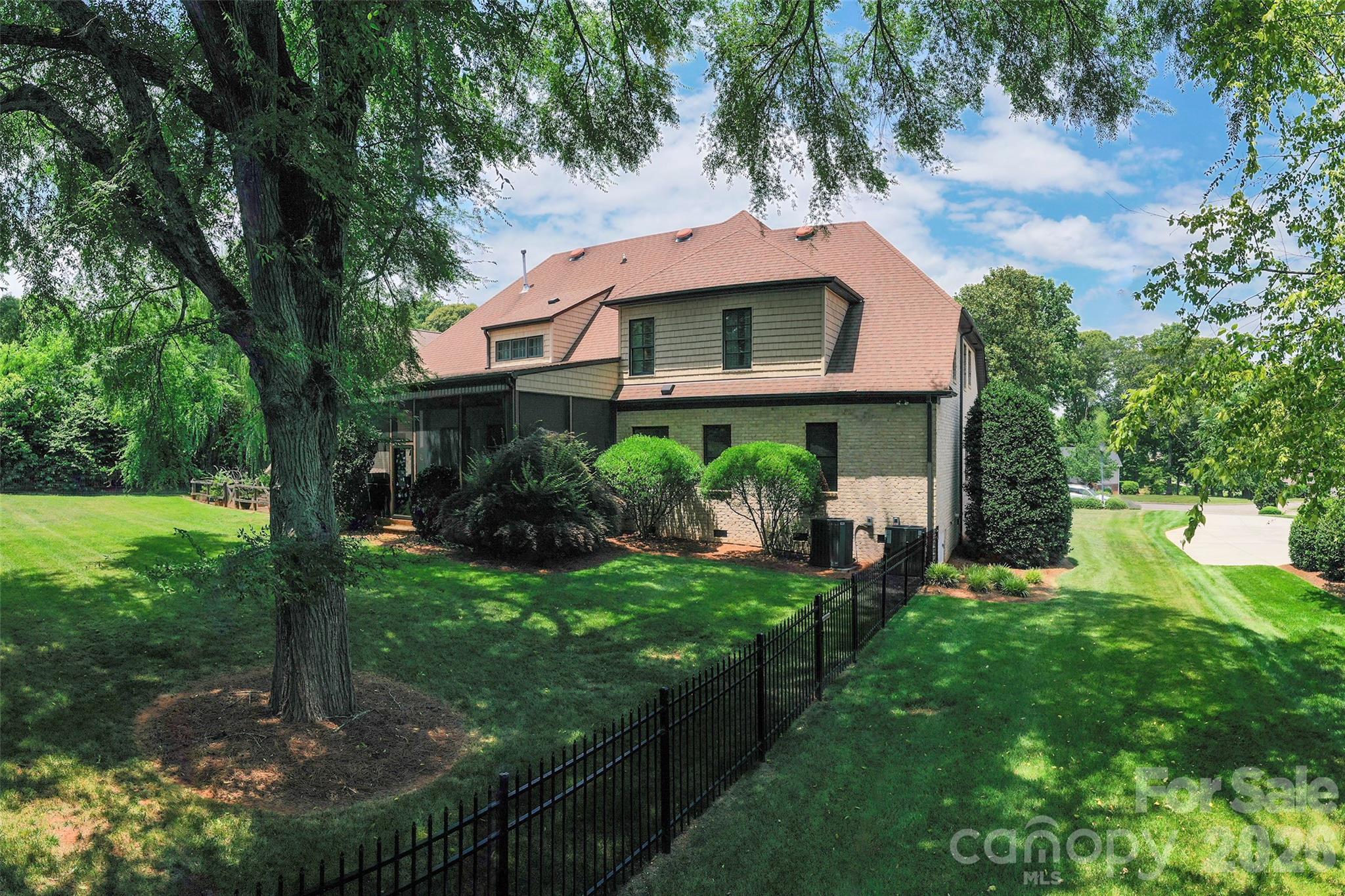 310 James Way — Bermuda Run
