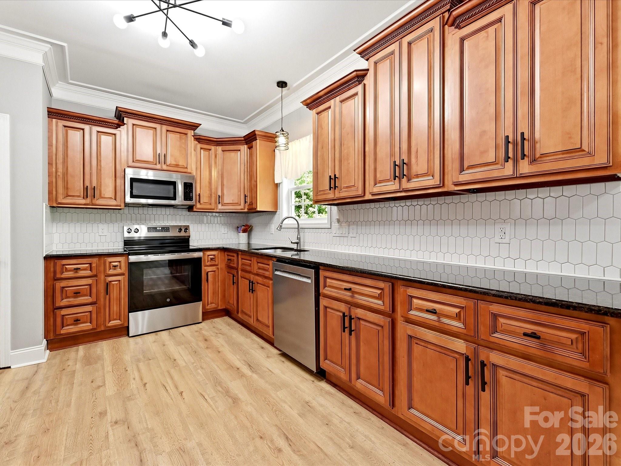 1401 Wall Street — Waxhaw