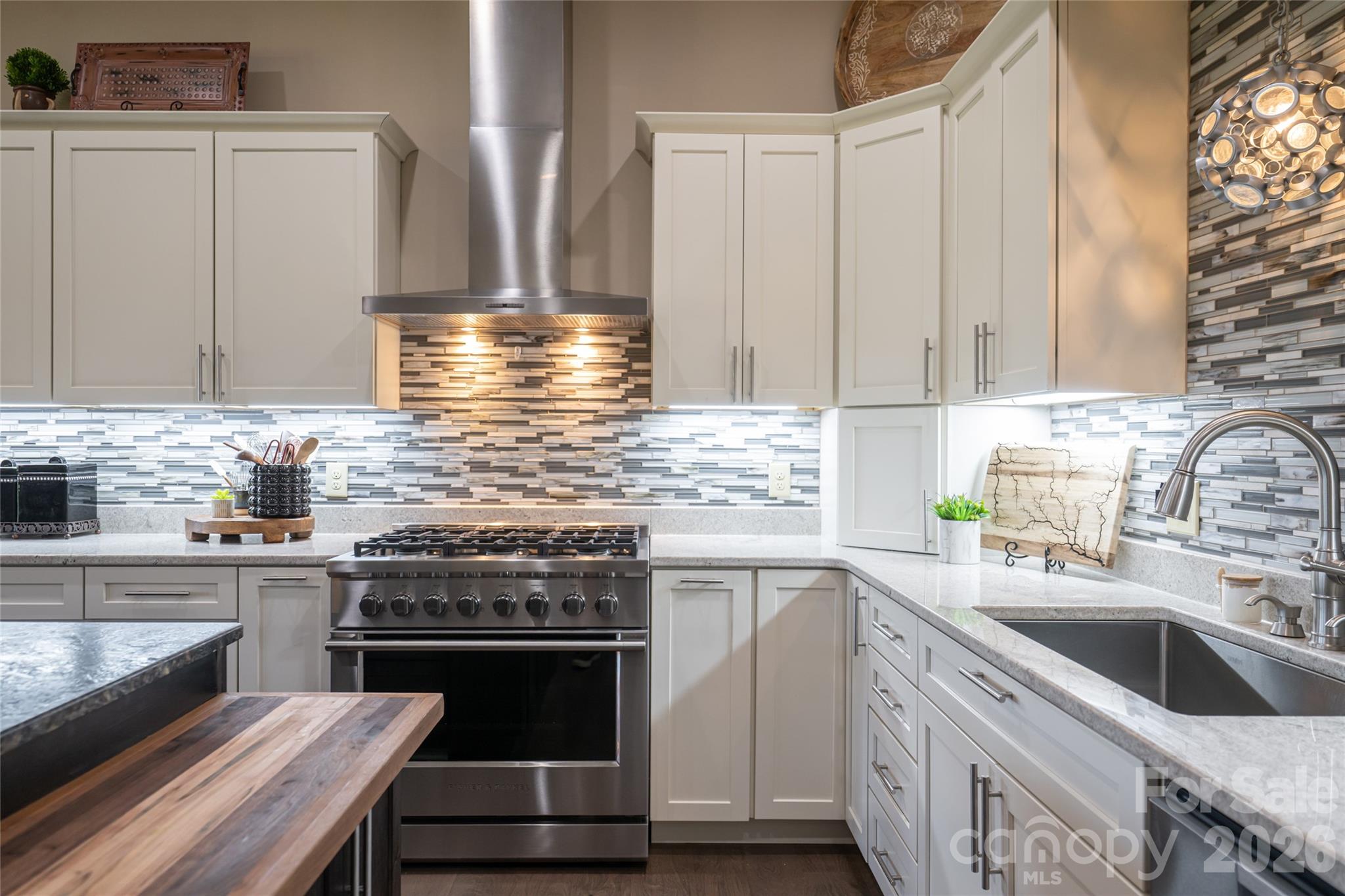 660 Pleasant Grove Road — Hendersonville