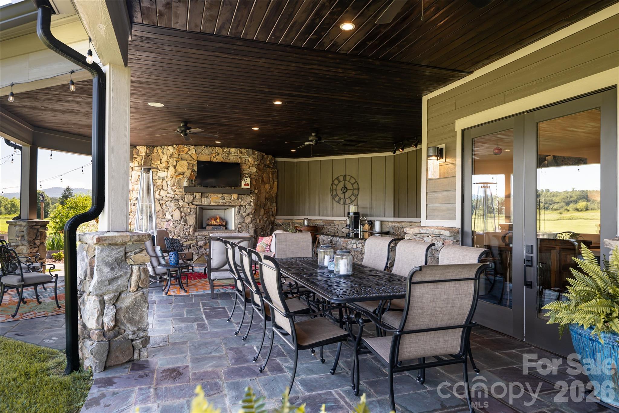 660 Pleasant Grove Road — Hendersonville
