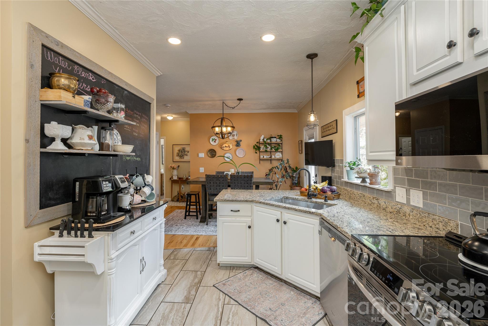 8 Blaines Way — Candler