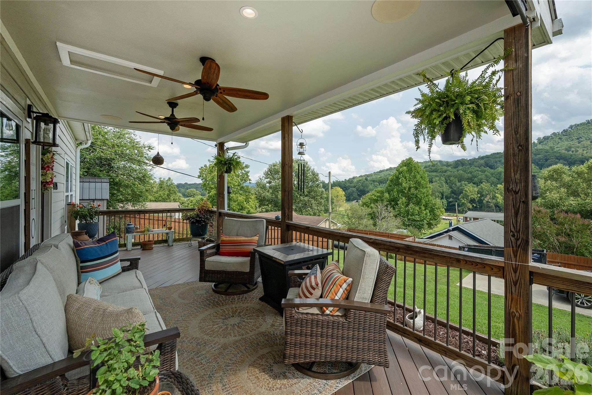 8 Blaines Way — Candler