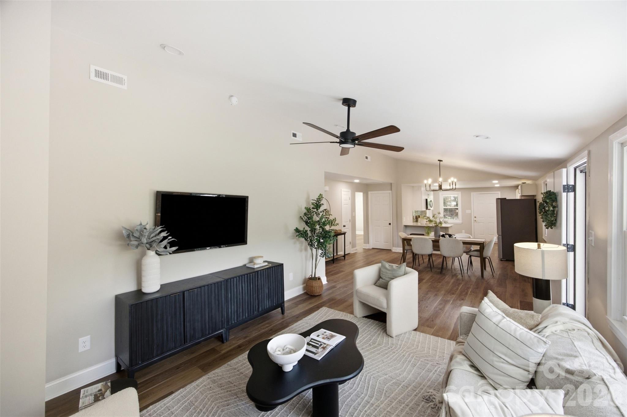 8223 Knollwood Circle — Charlotte