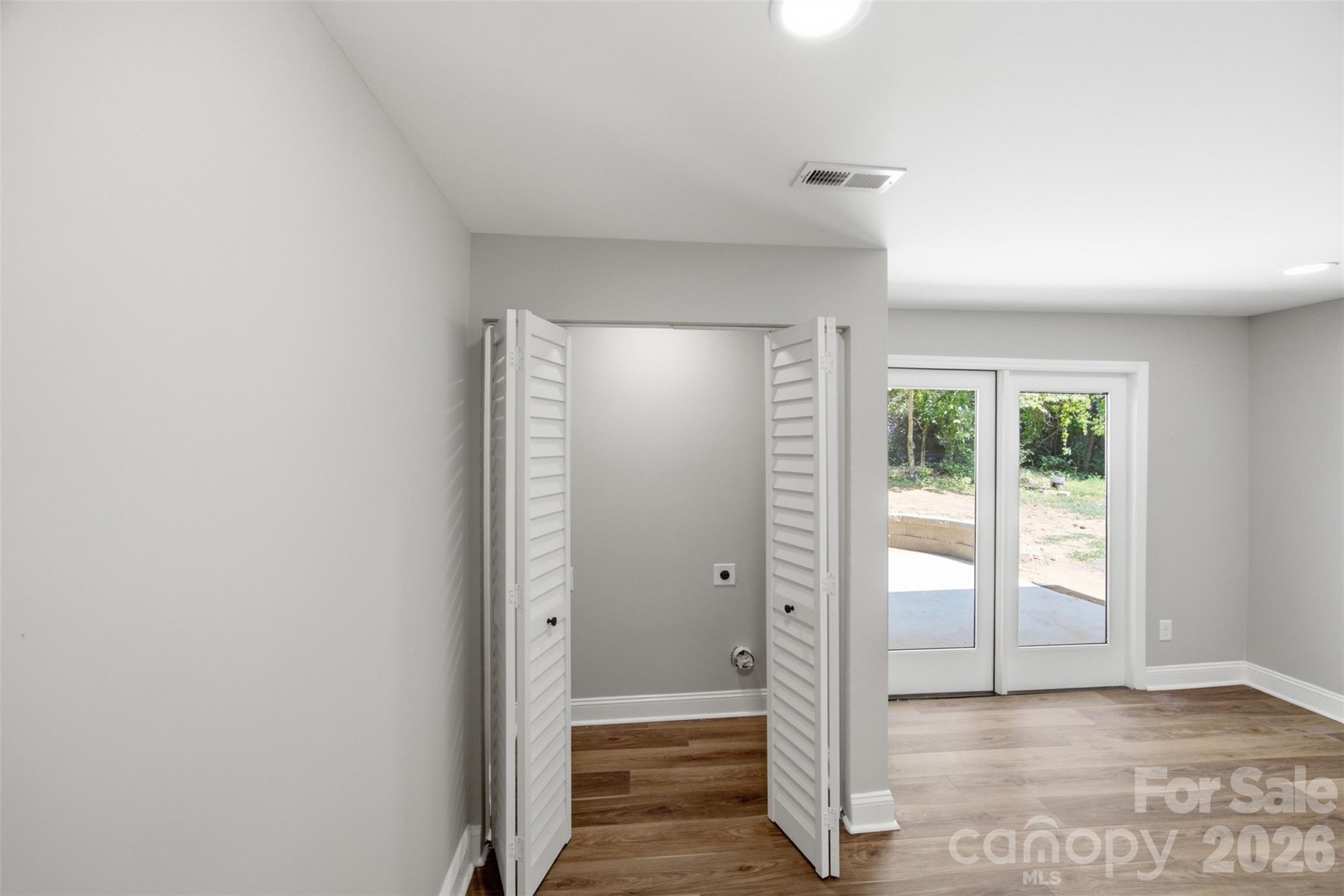 8223 Knollwood Circle — Charlotte