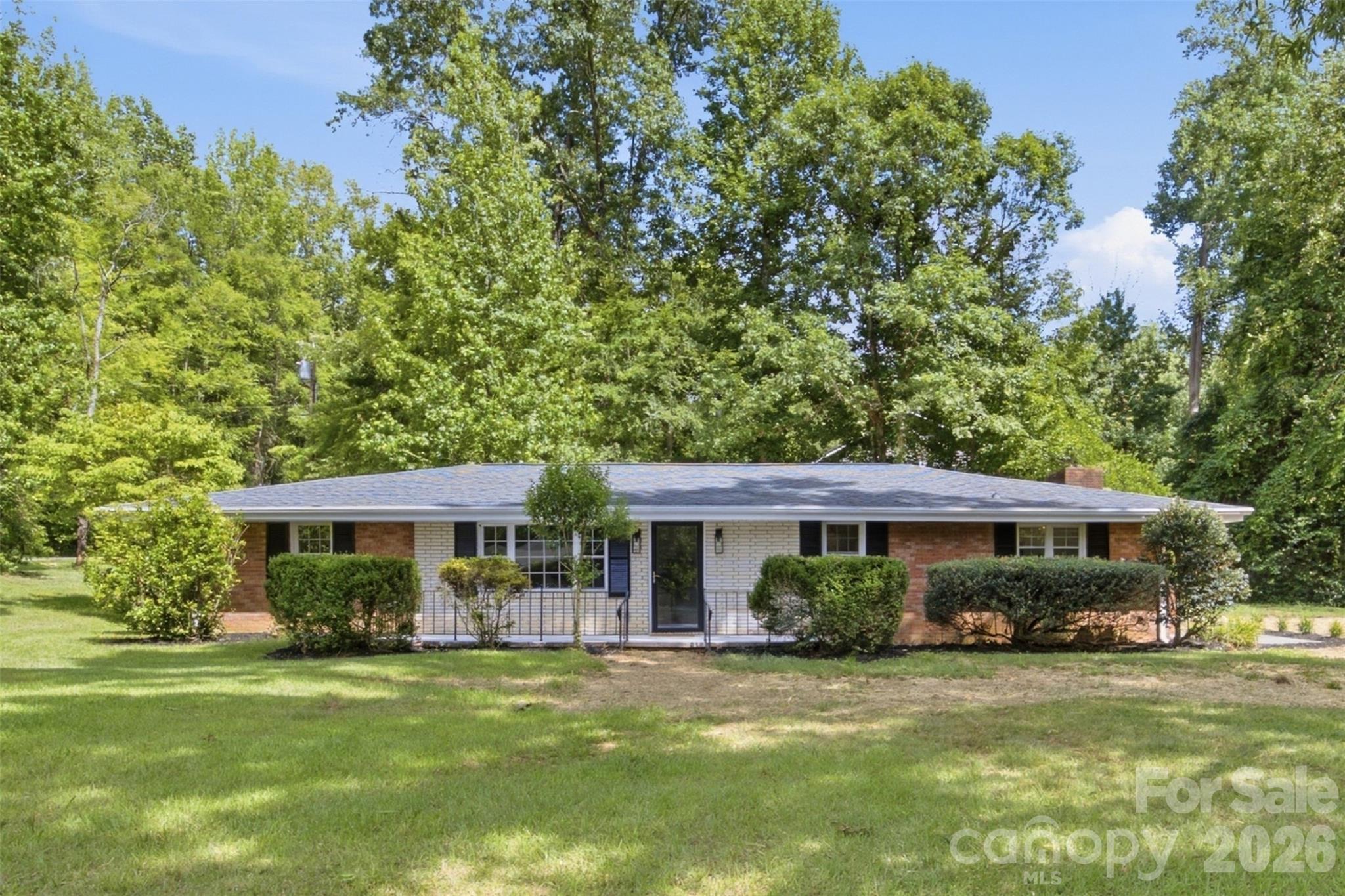 8223 Knollwood Circle — Charlotte
