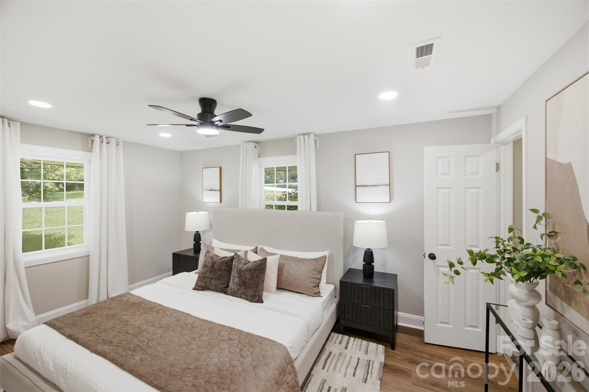 8223 Knollwood Circle — Charlotte