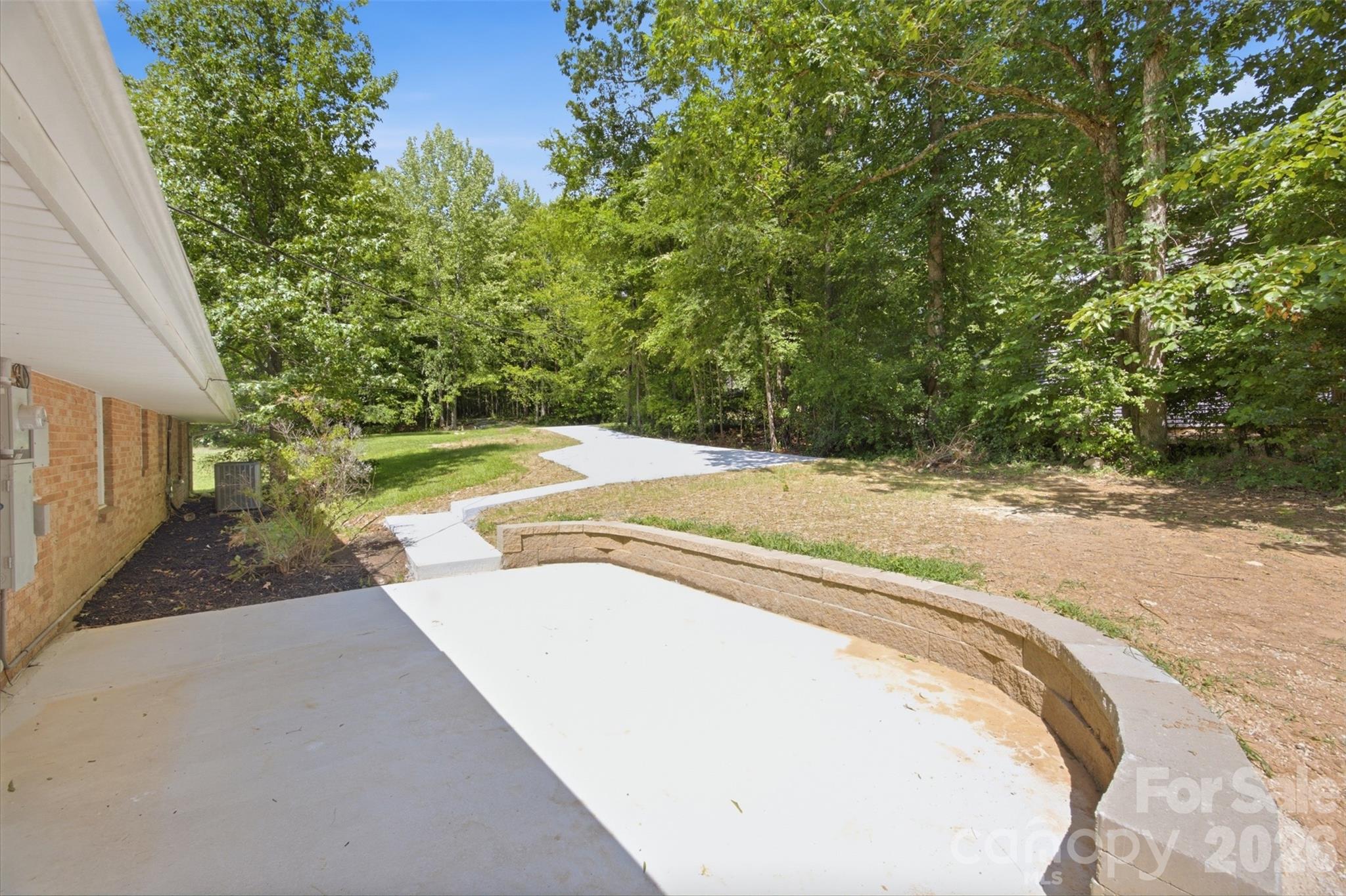 8223 Knollwood Circle — Charlotte