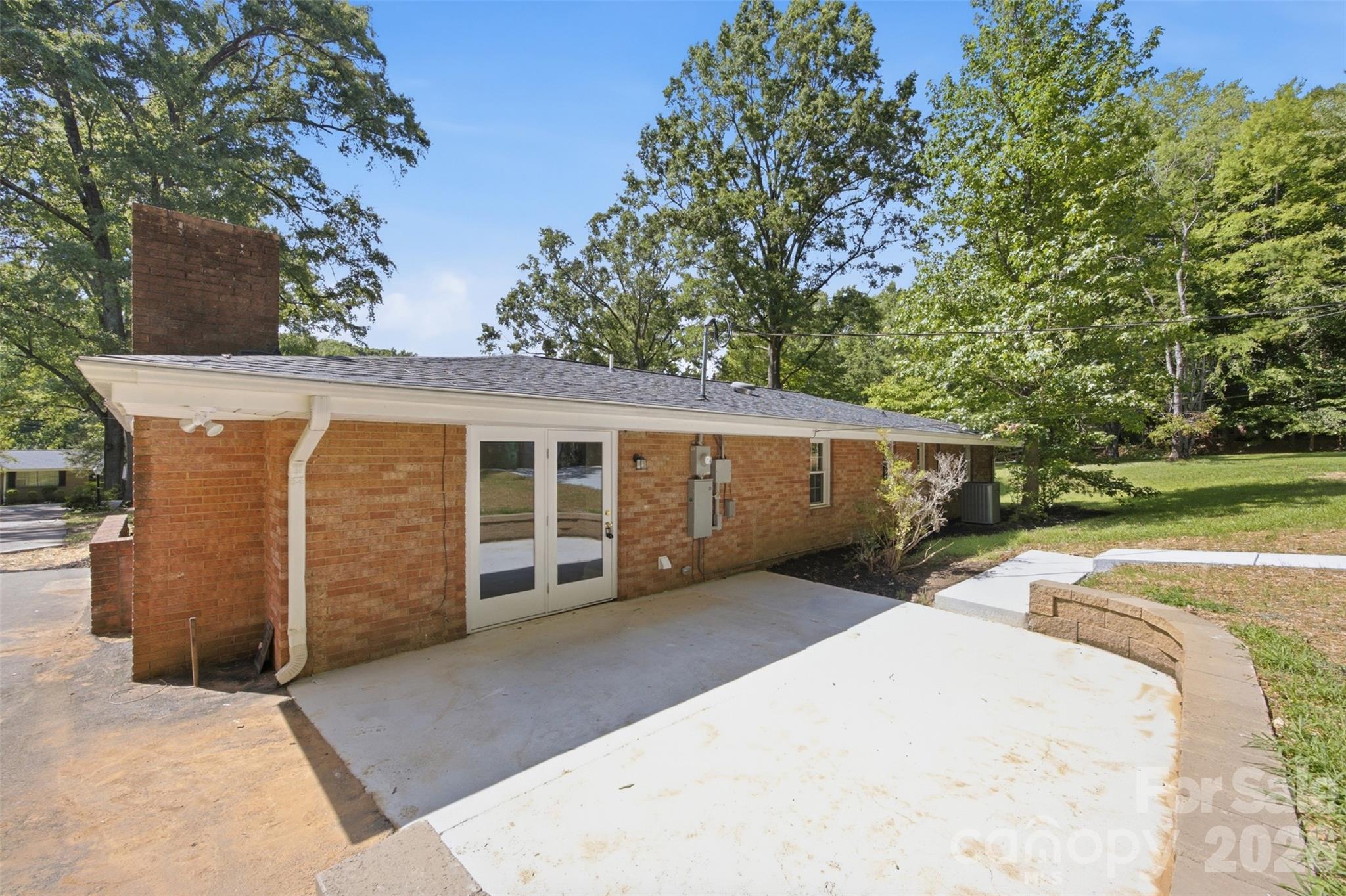 8223 Knollwood Circle — Charlotte