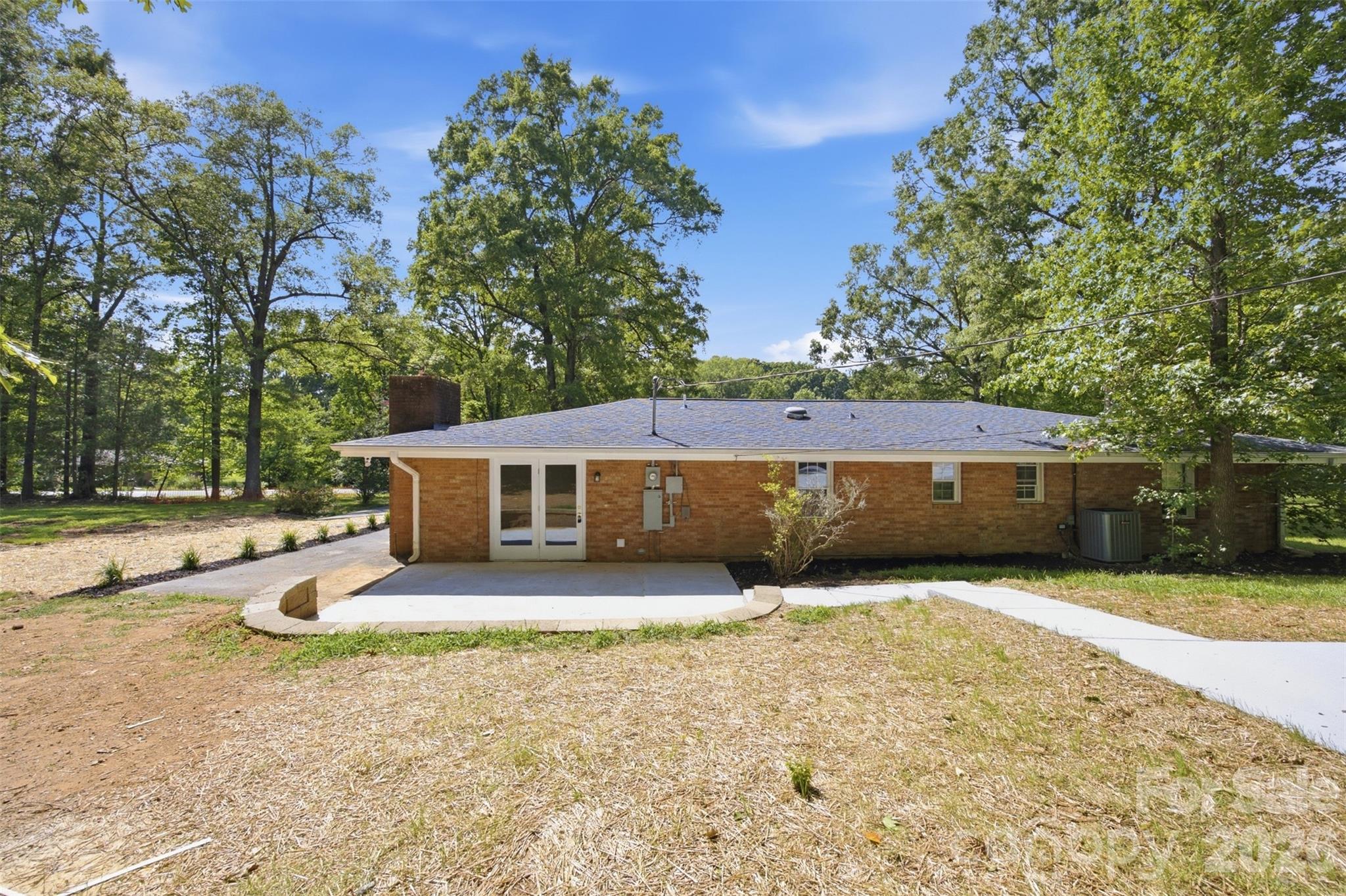 8223 Knollwood Circle — Charlotte