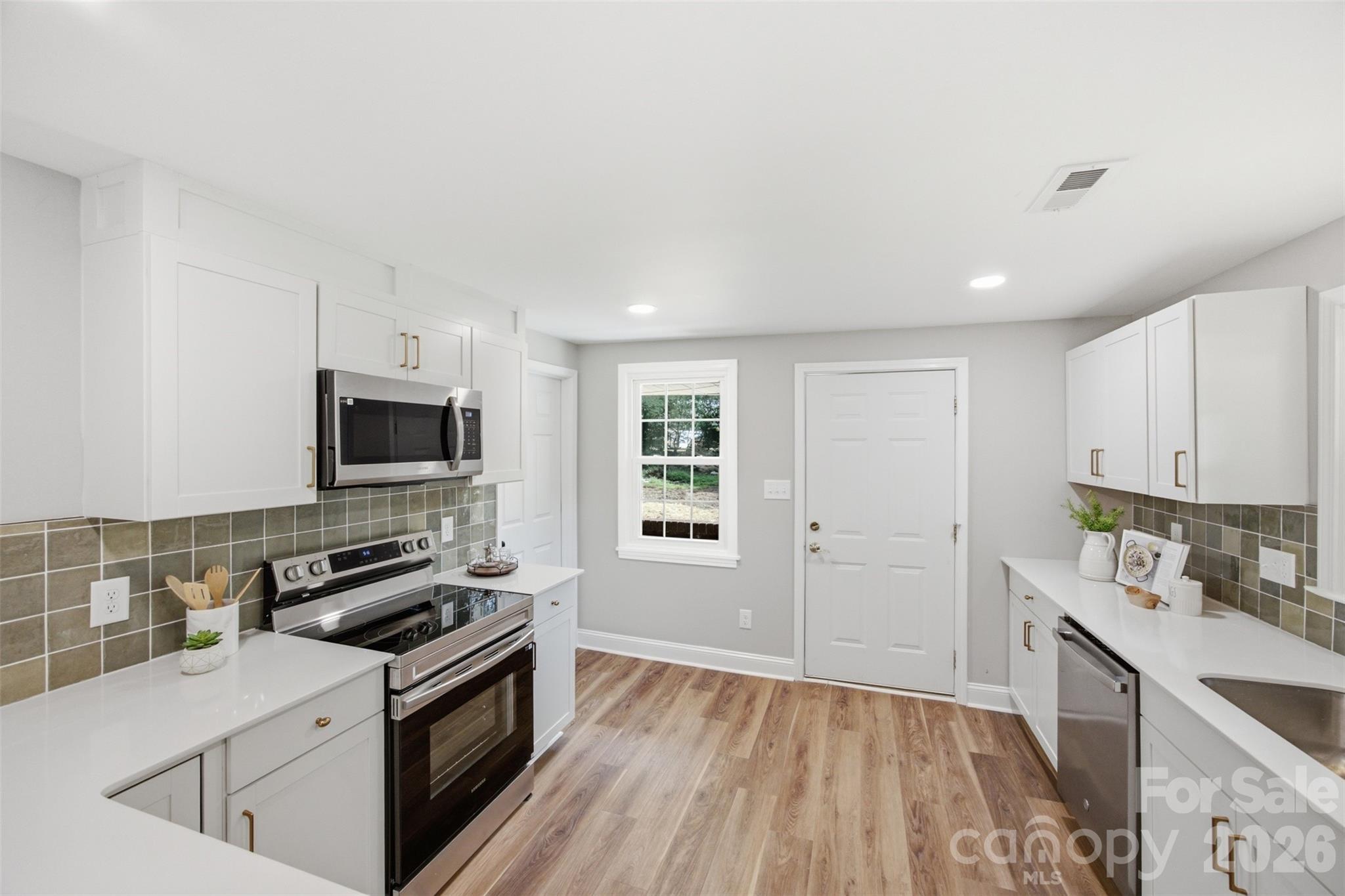 8223 Knollwood Circle — Charlotte