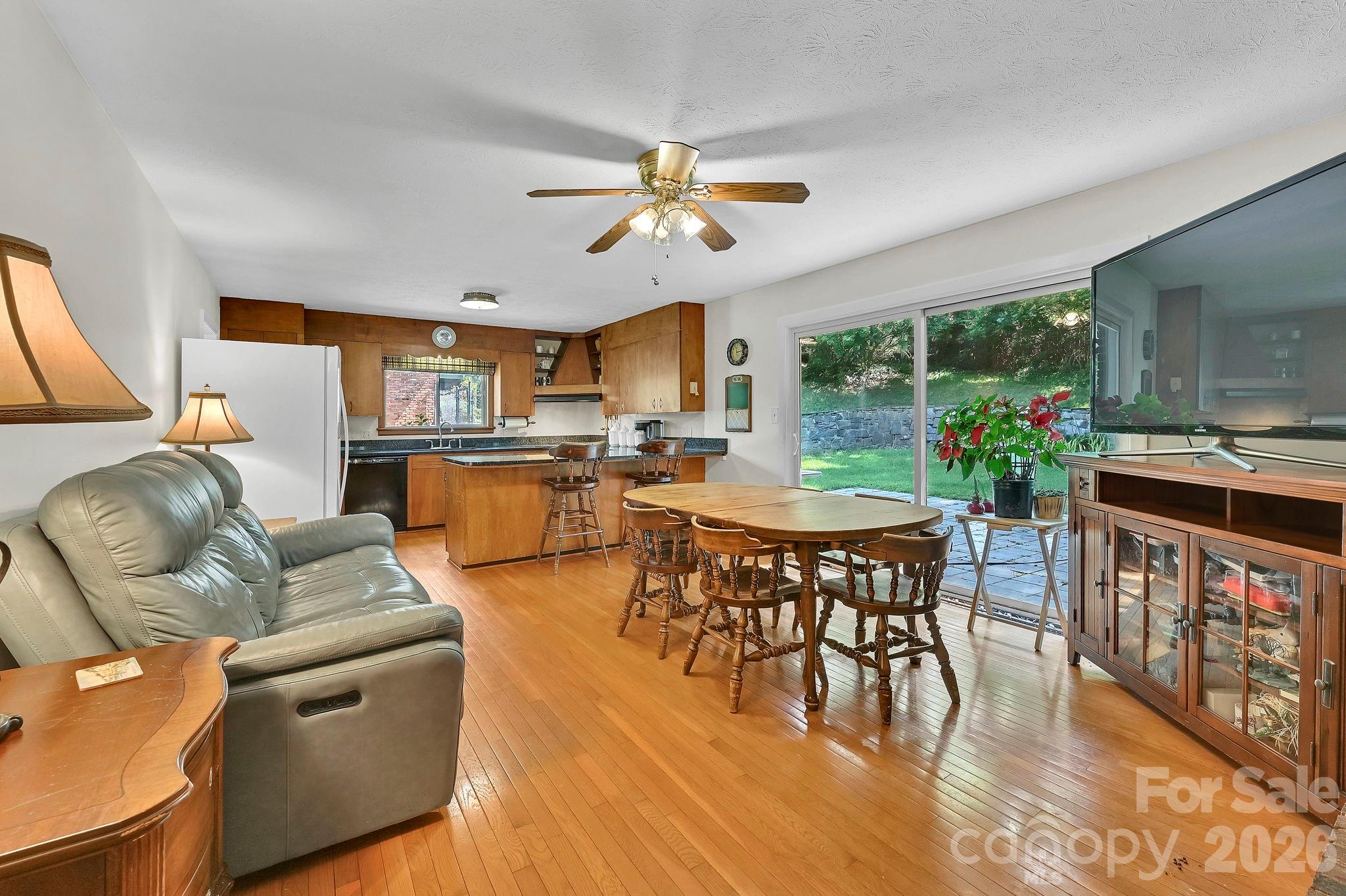 28 Glenview Road — Asheville