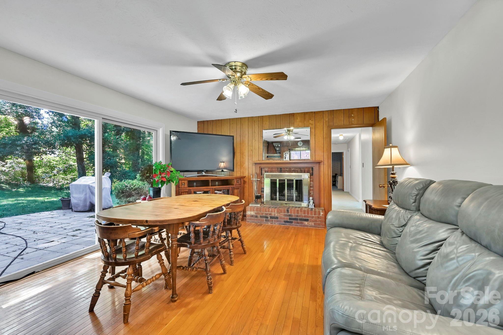 28 Glenview Road — Asheville