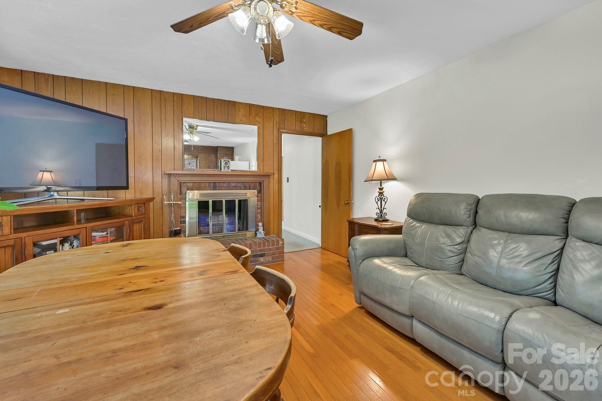 28 Glenview Road — Asheville