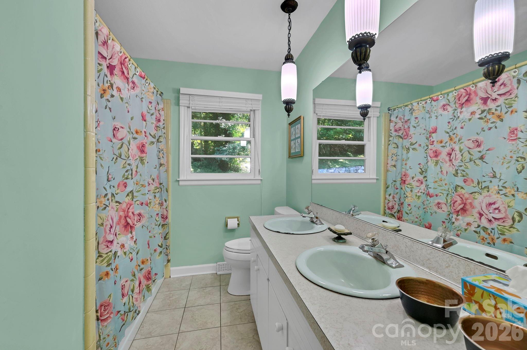 28 Glenview Road — Asheville