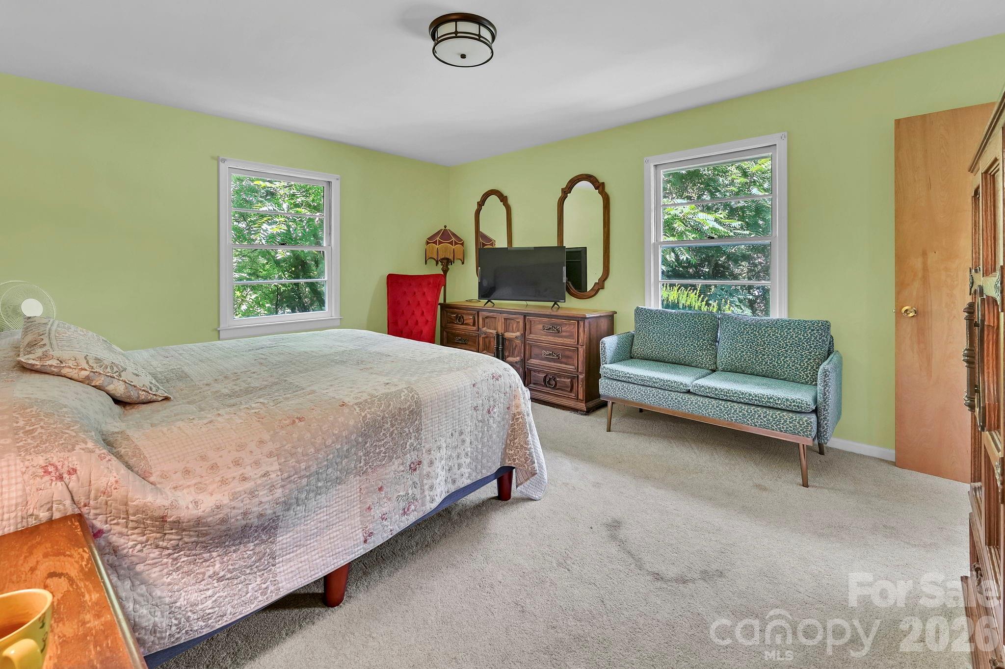 28 Glenview Road — Asheville