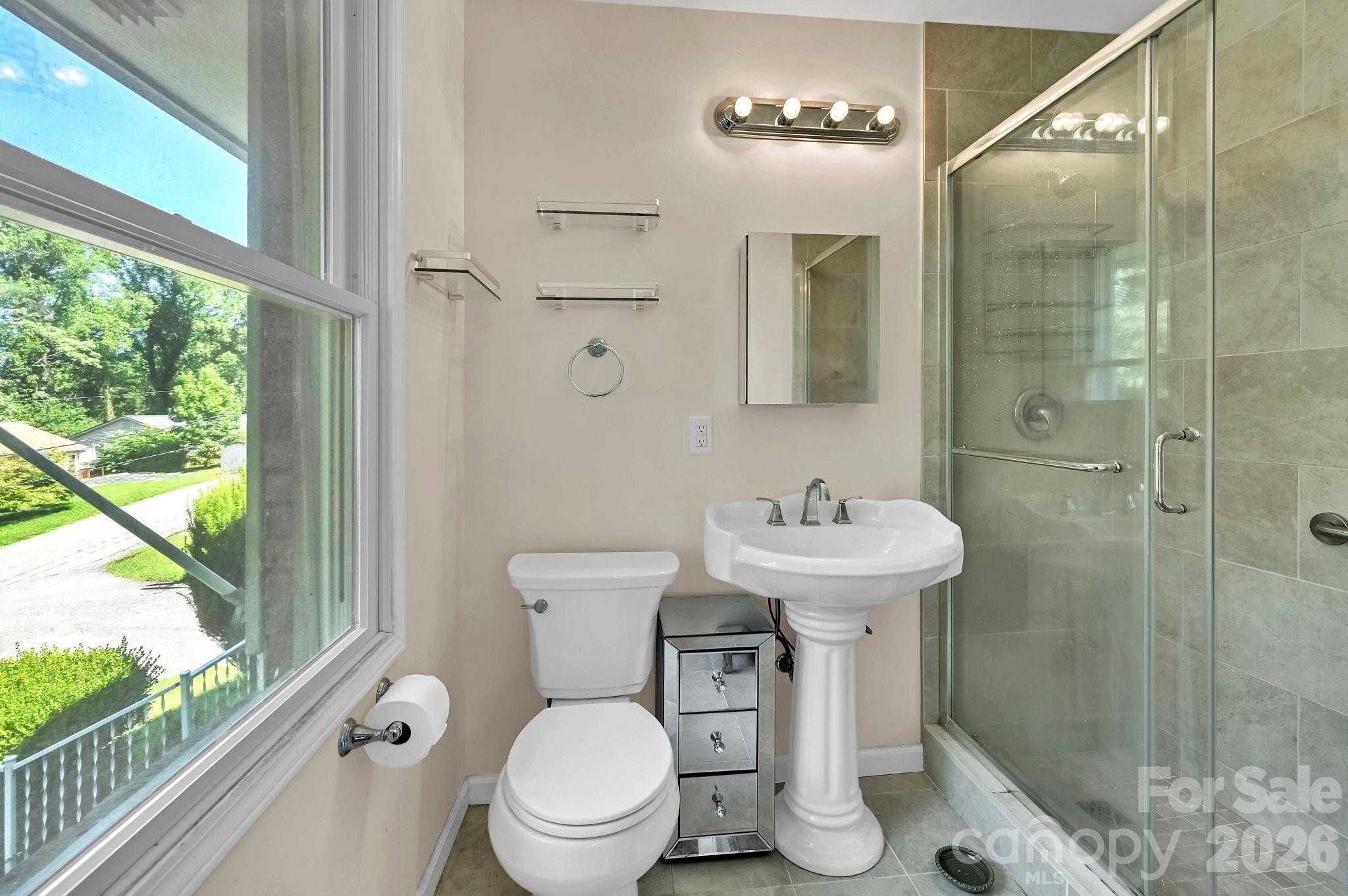 28 Glenview Road — Asheville
