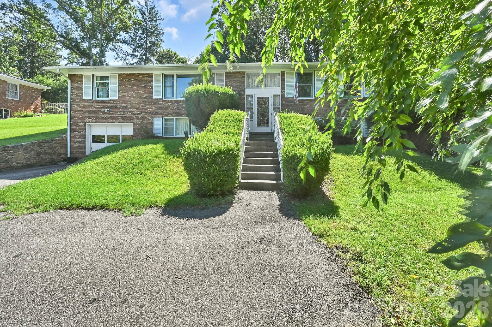 28 Glenview Road — Asheville