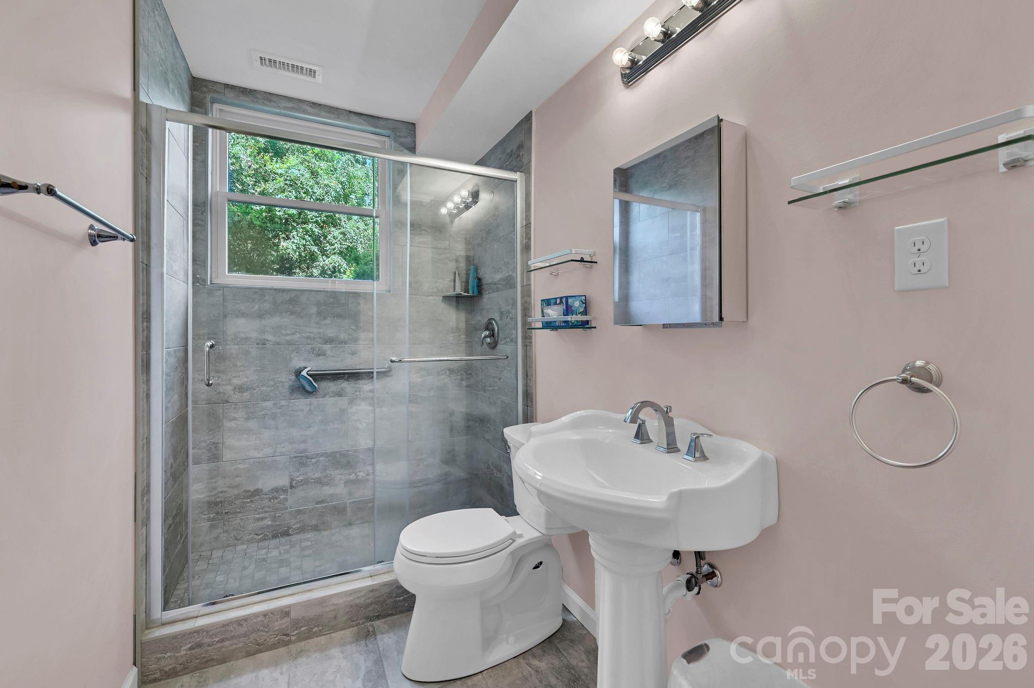 28 Glenview Road — Asheville