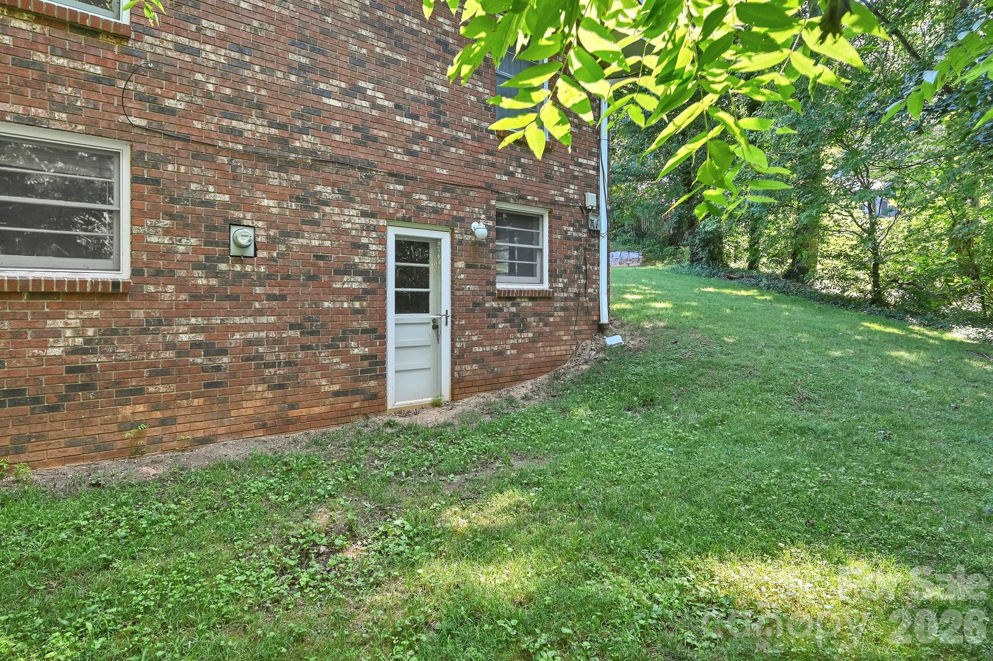 28 Glenview Road — Asheville