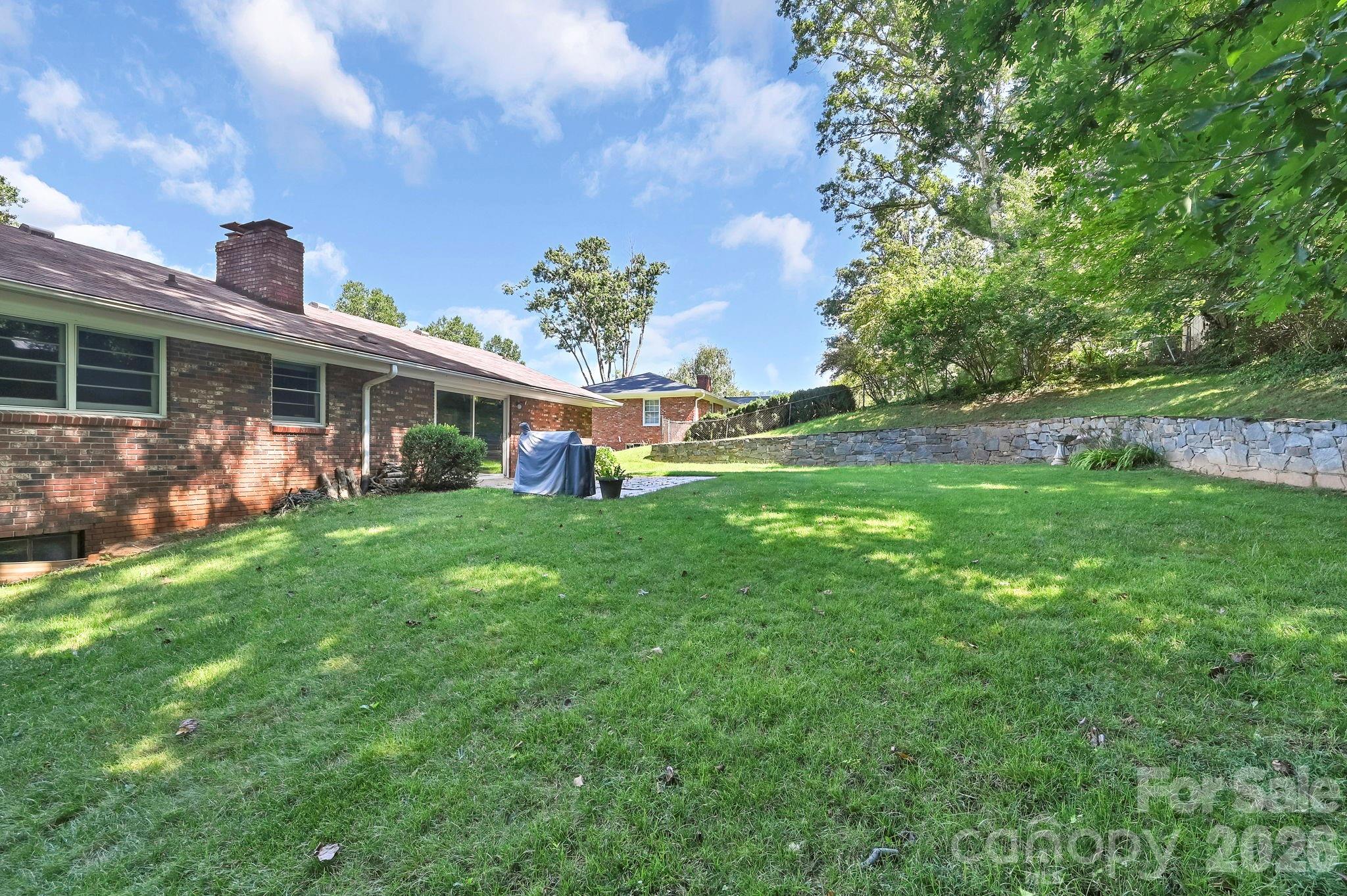 28 Glenview Road — Asheville