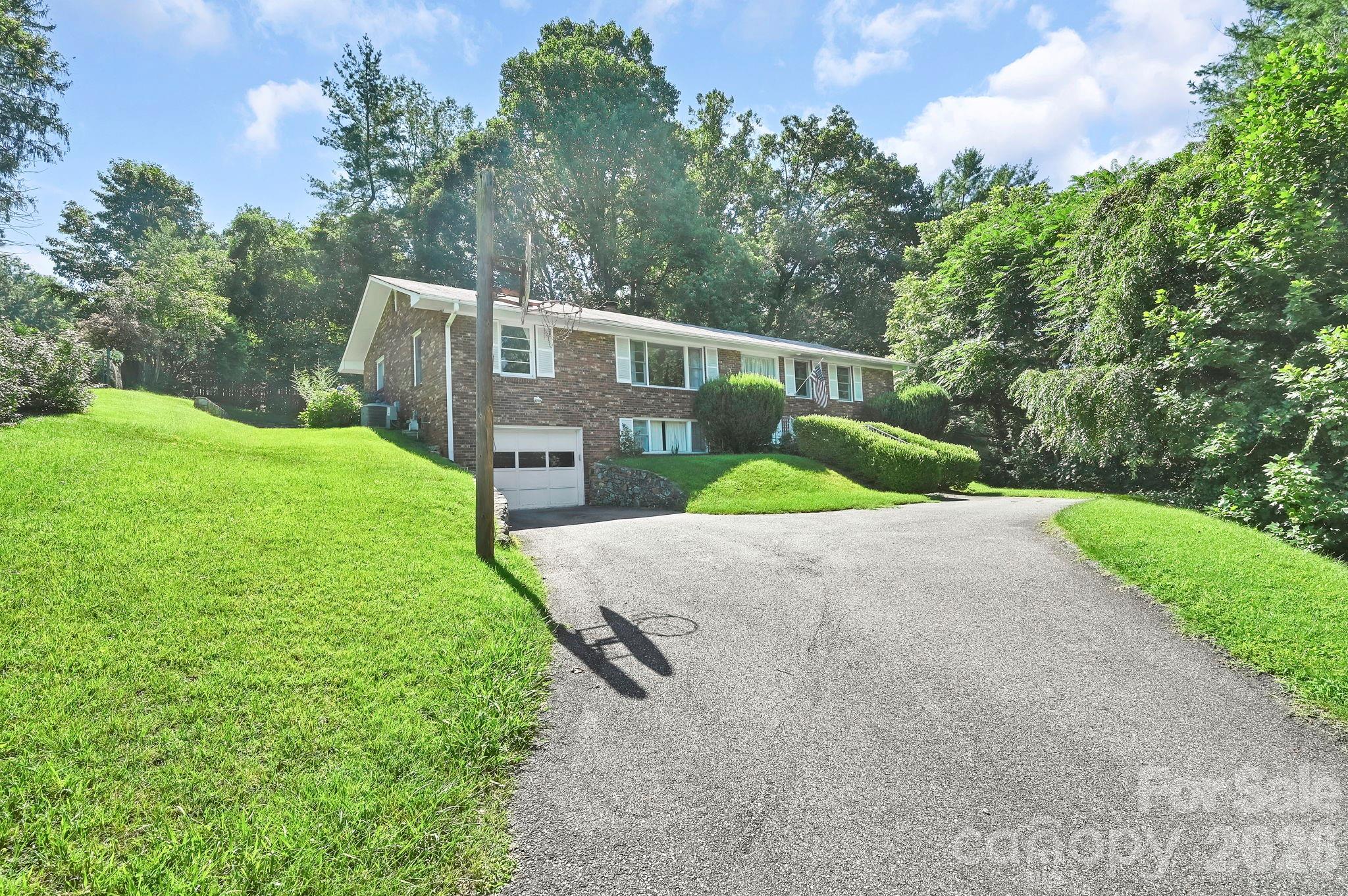 28 Glenview Road — Asheville
