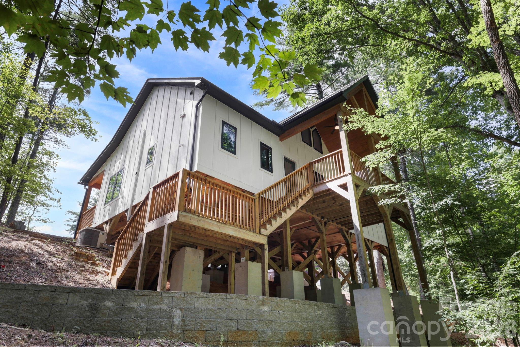338 Hawks Terrace — Lake Lure