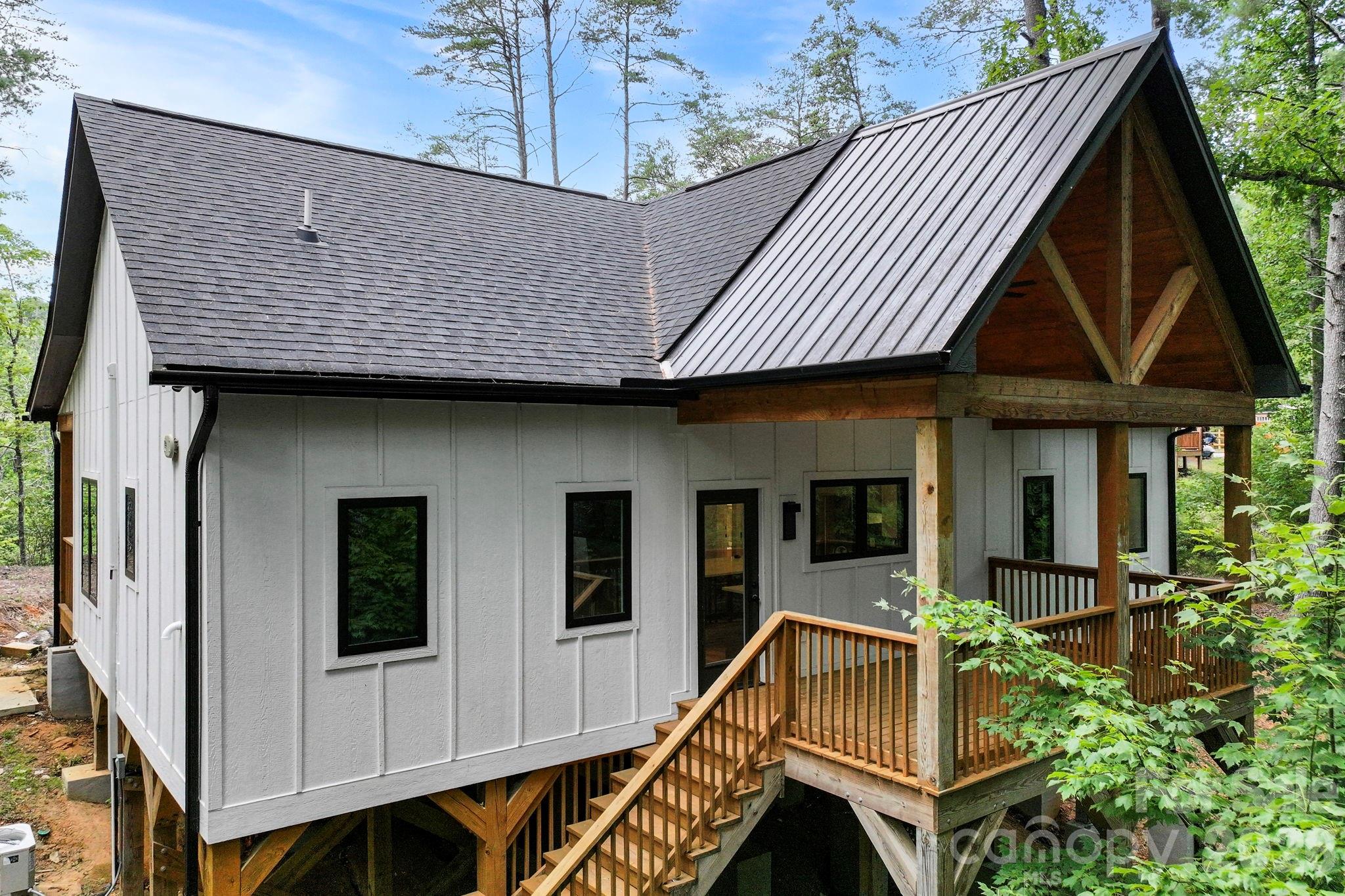 338 Hawks Terrace — Lake Lure