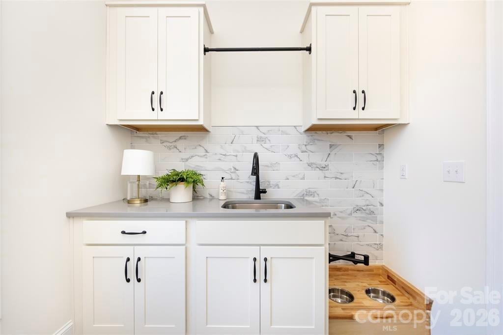 1329 Bywood Lane — Charlotte