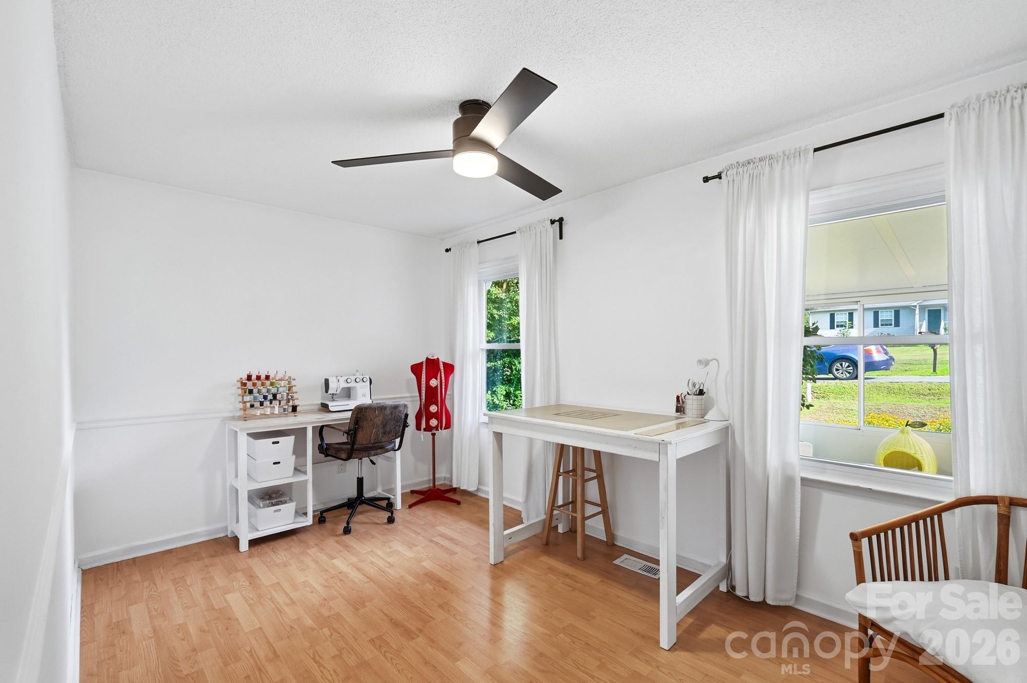 605 Powerline Avenue — Belmont