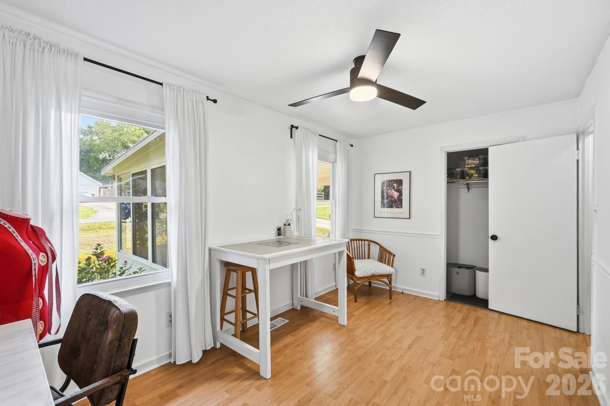 605 Powerline Avenue — Belmont