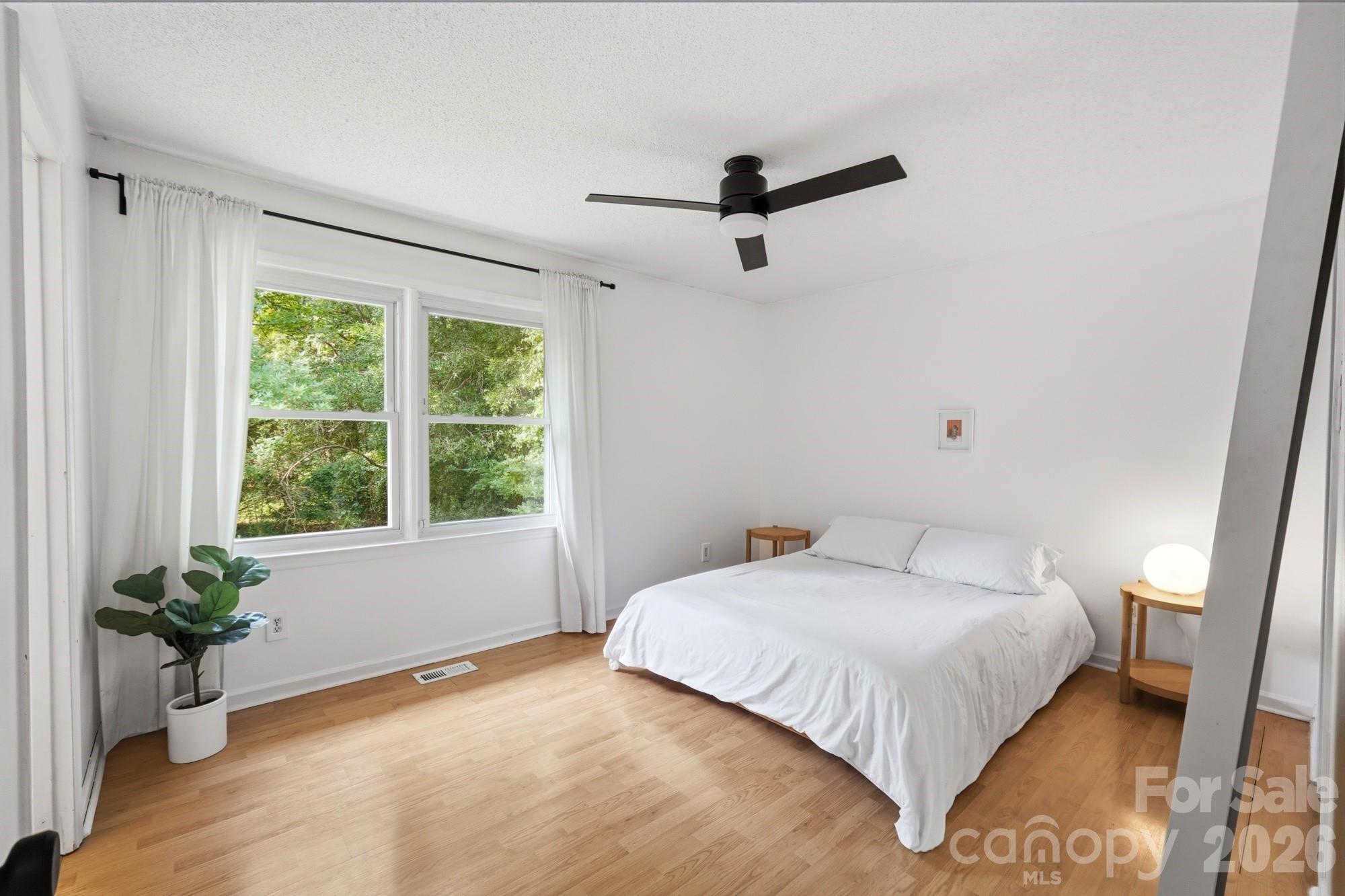 605 Powerline Avenue — Belmont