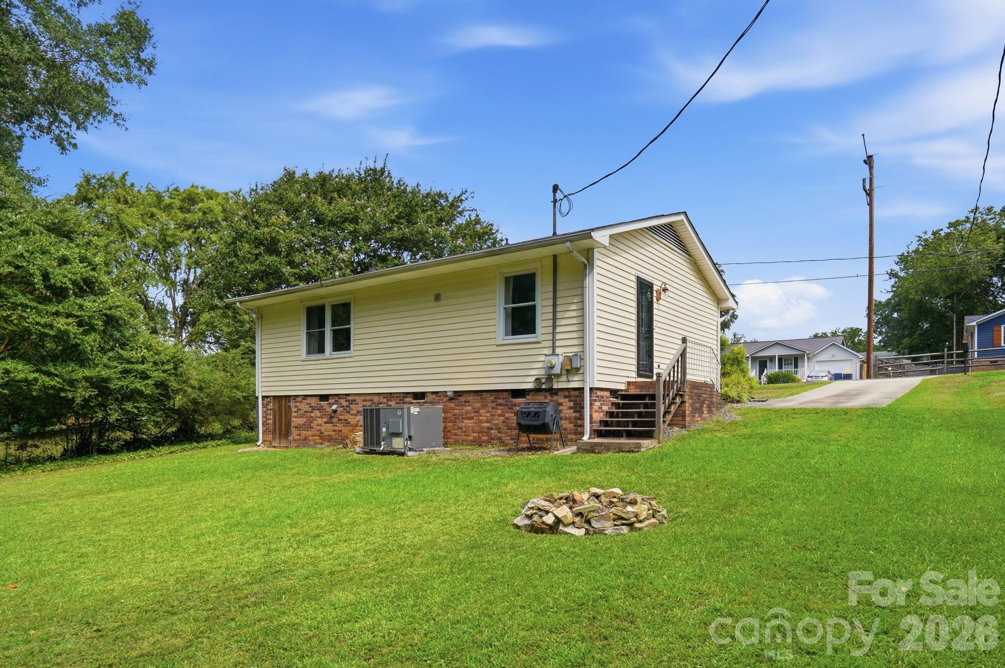 605 Powerline Avenue — Belmont