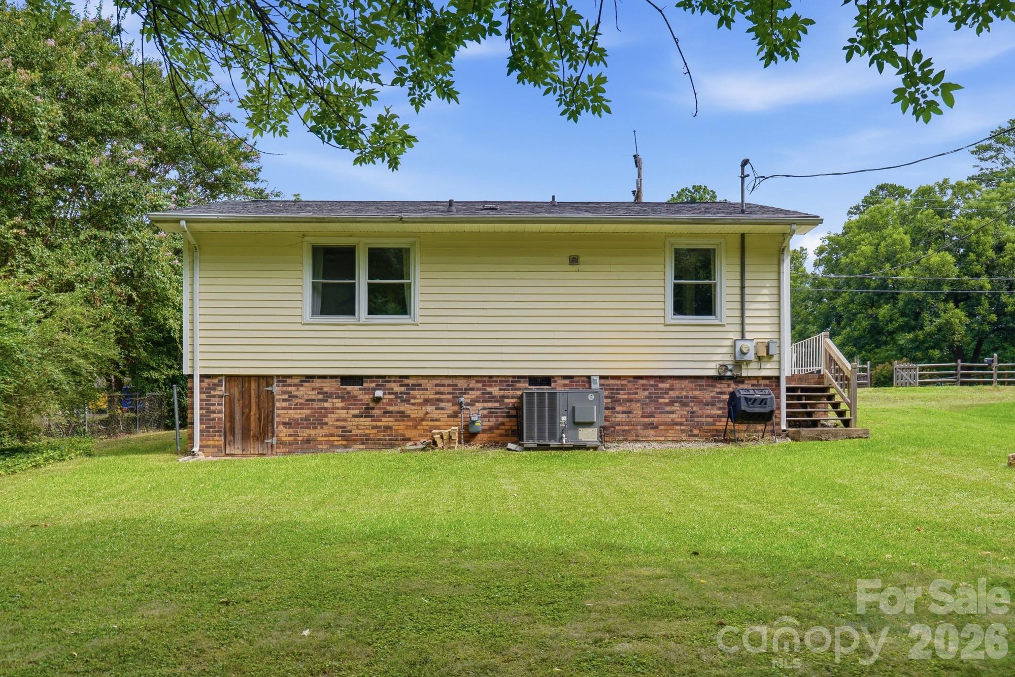 605 Powerline Avenue — Belmont